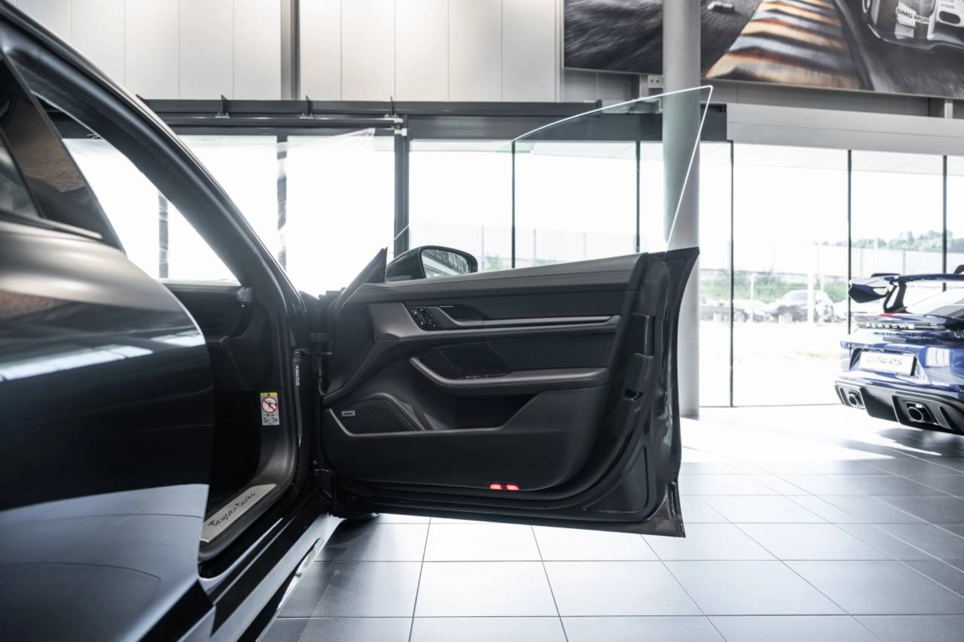 PORSCHE Taycan Turbo-image-23
