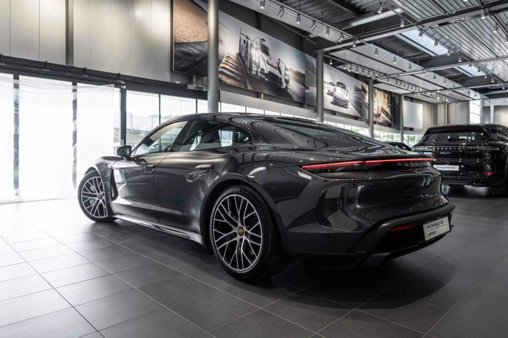 PORSCHE Taycan Turbo-image-7