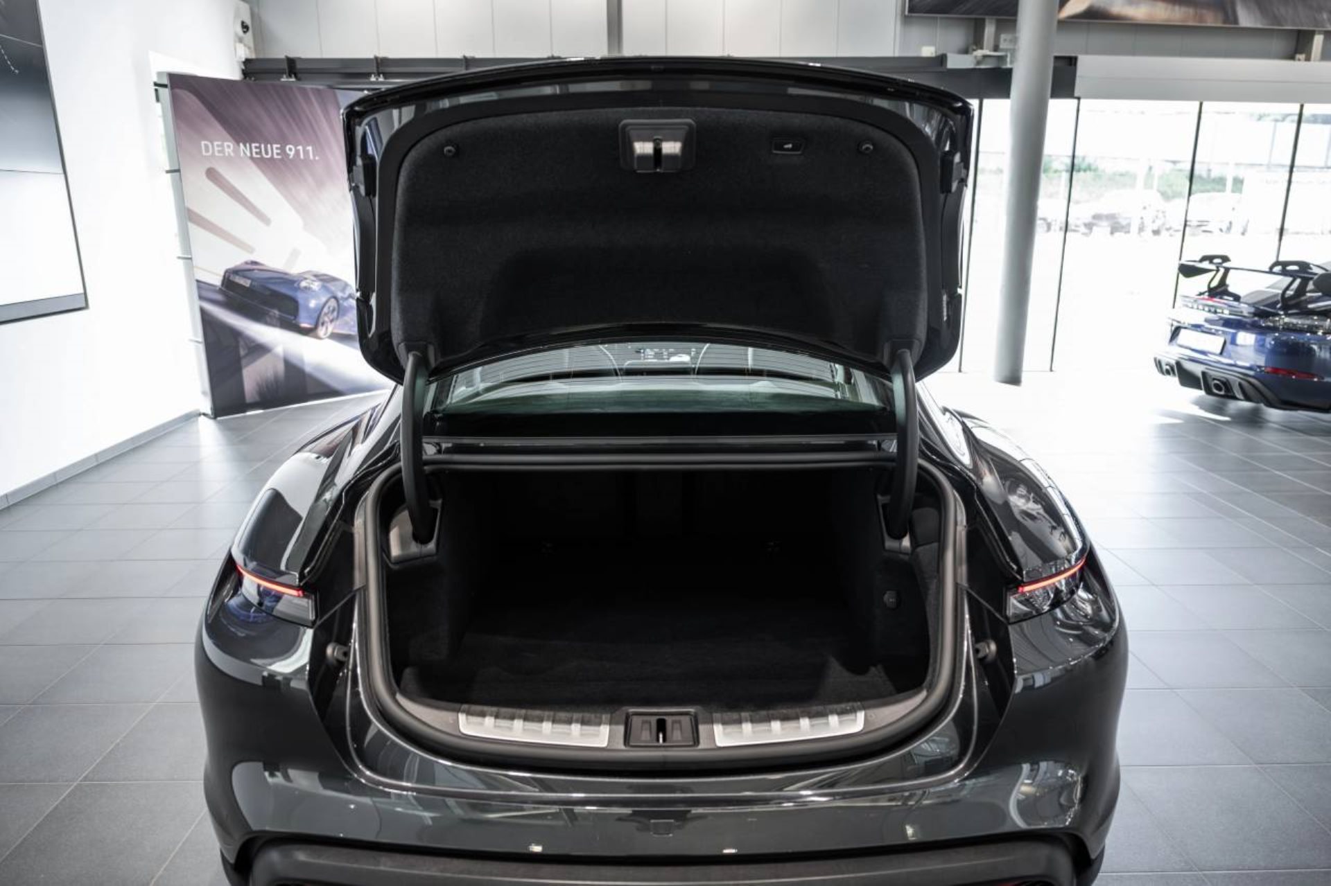 PORSCHE Taycan Turbo-image-6
