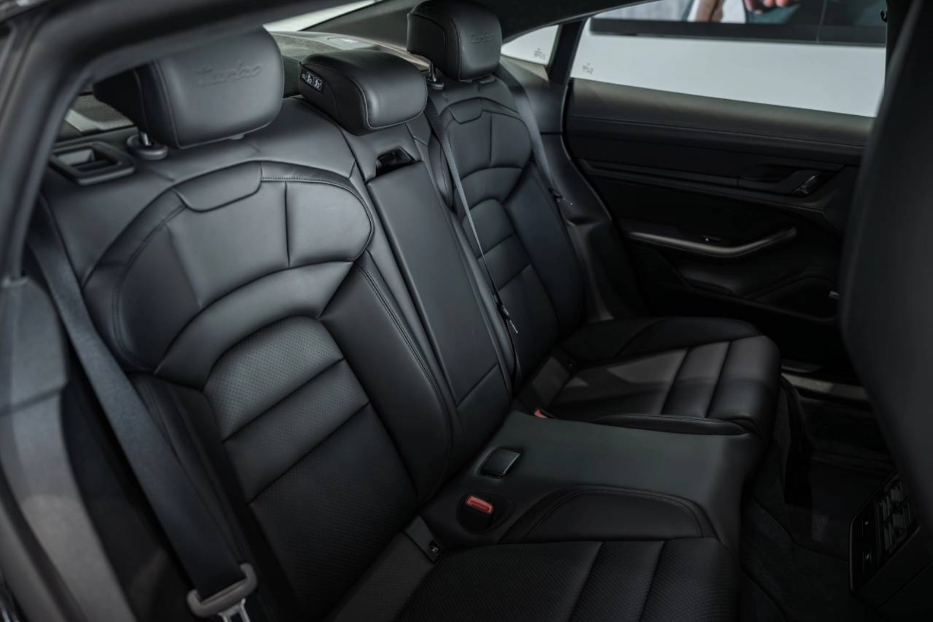 PORSCHE Taycan Turbo-image-19