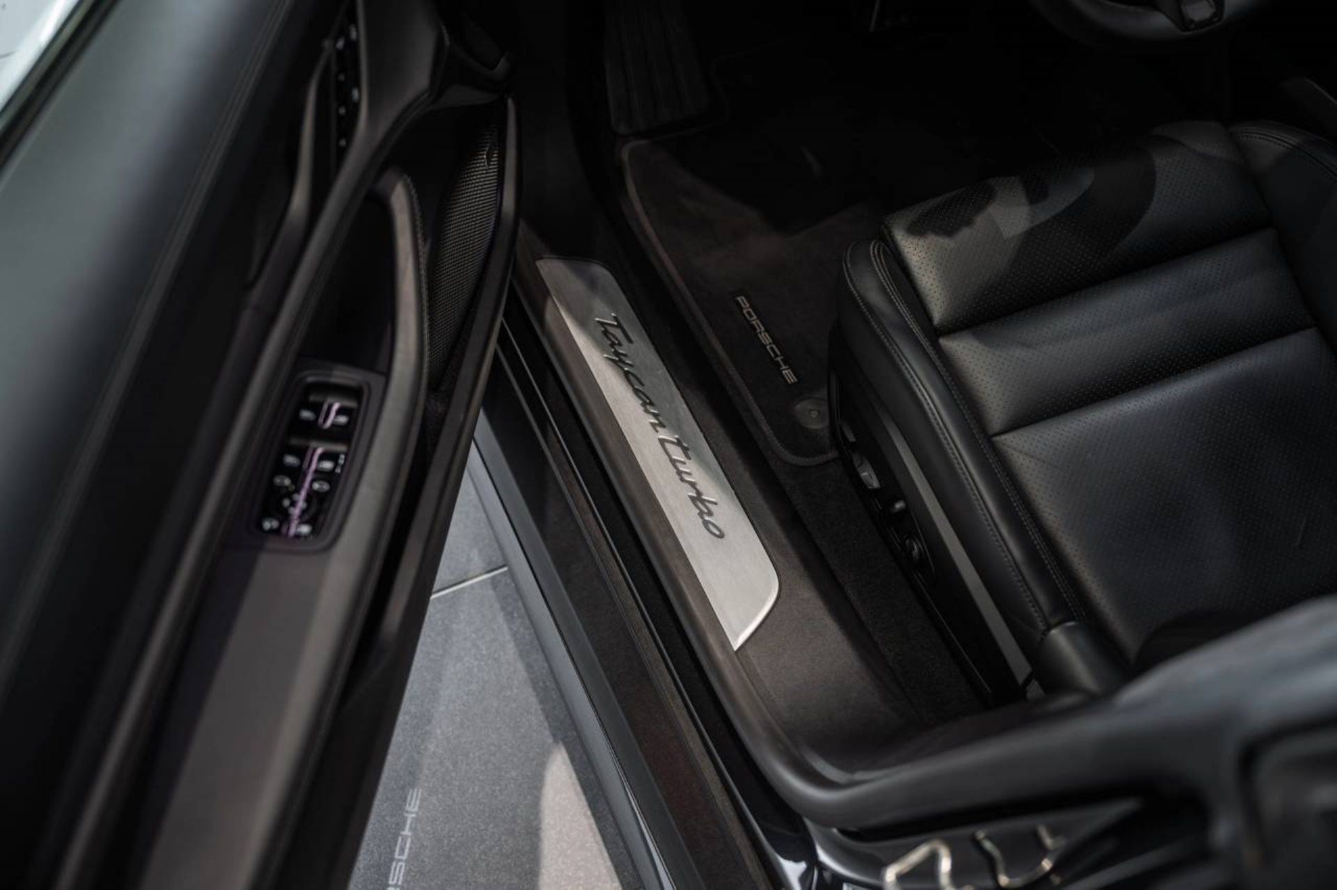 PORSCHE Taycan Turbo-image-20