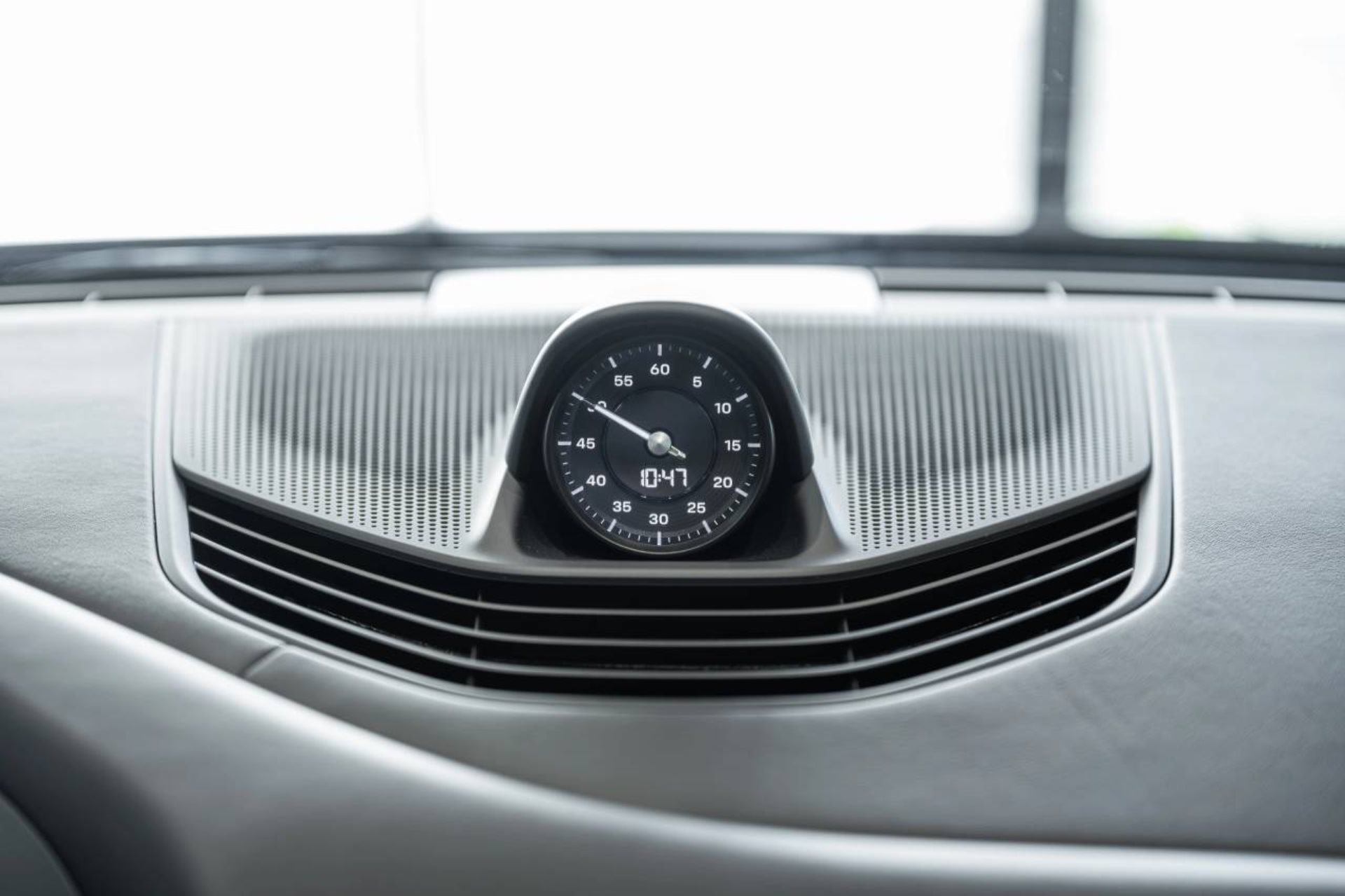 PORSCHE Taycan Turbo-image-29