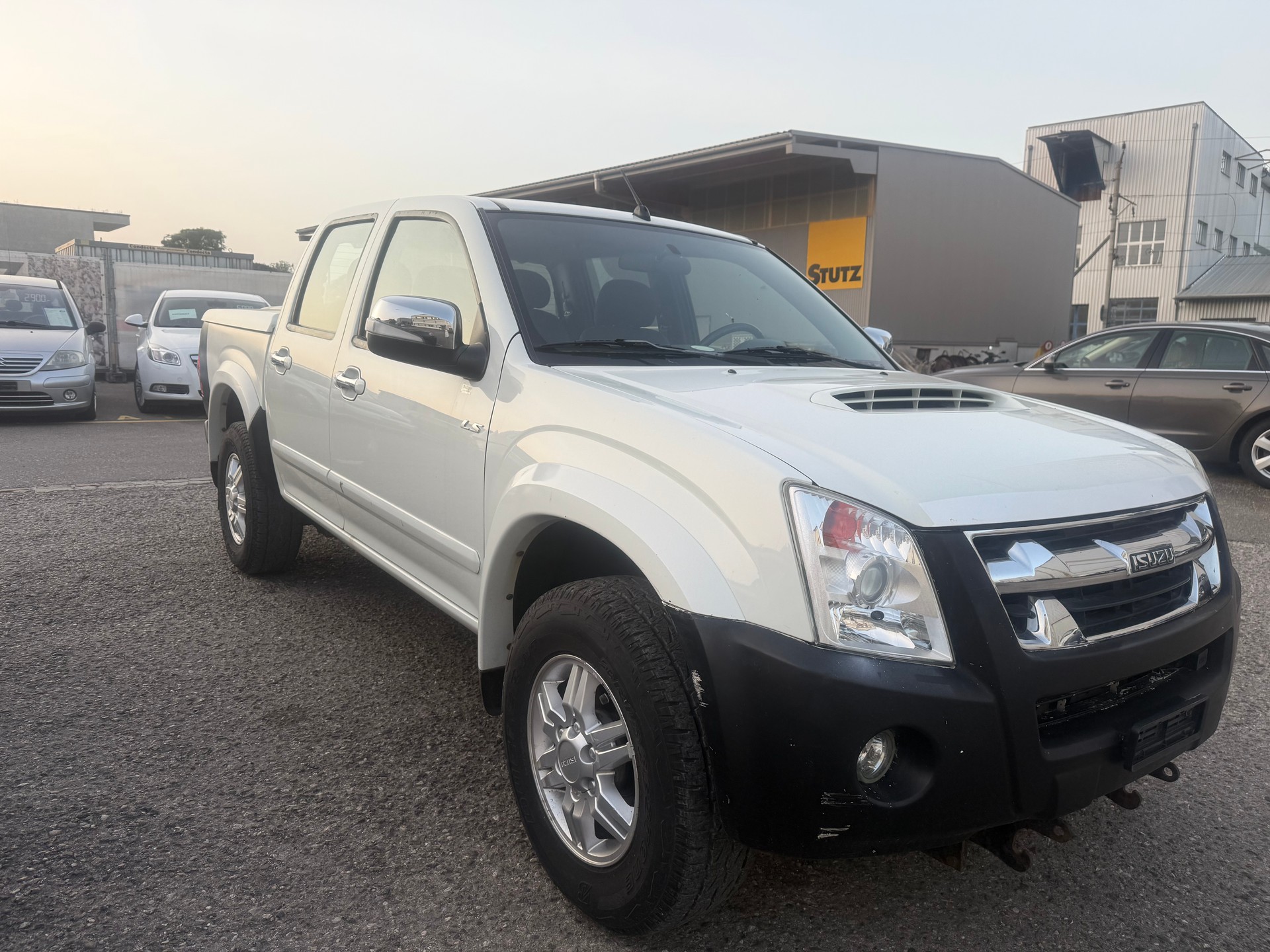 ISUZU TFS 85-image-1