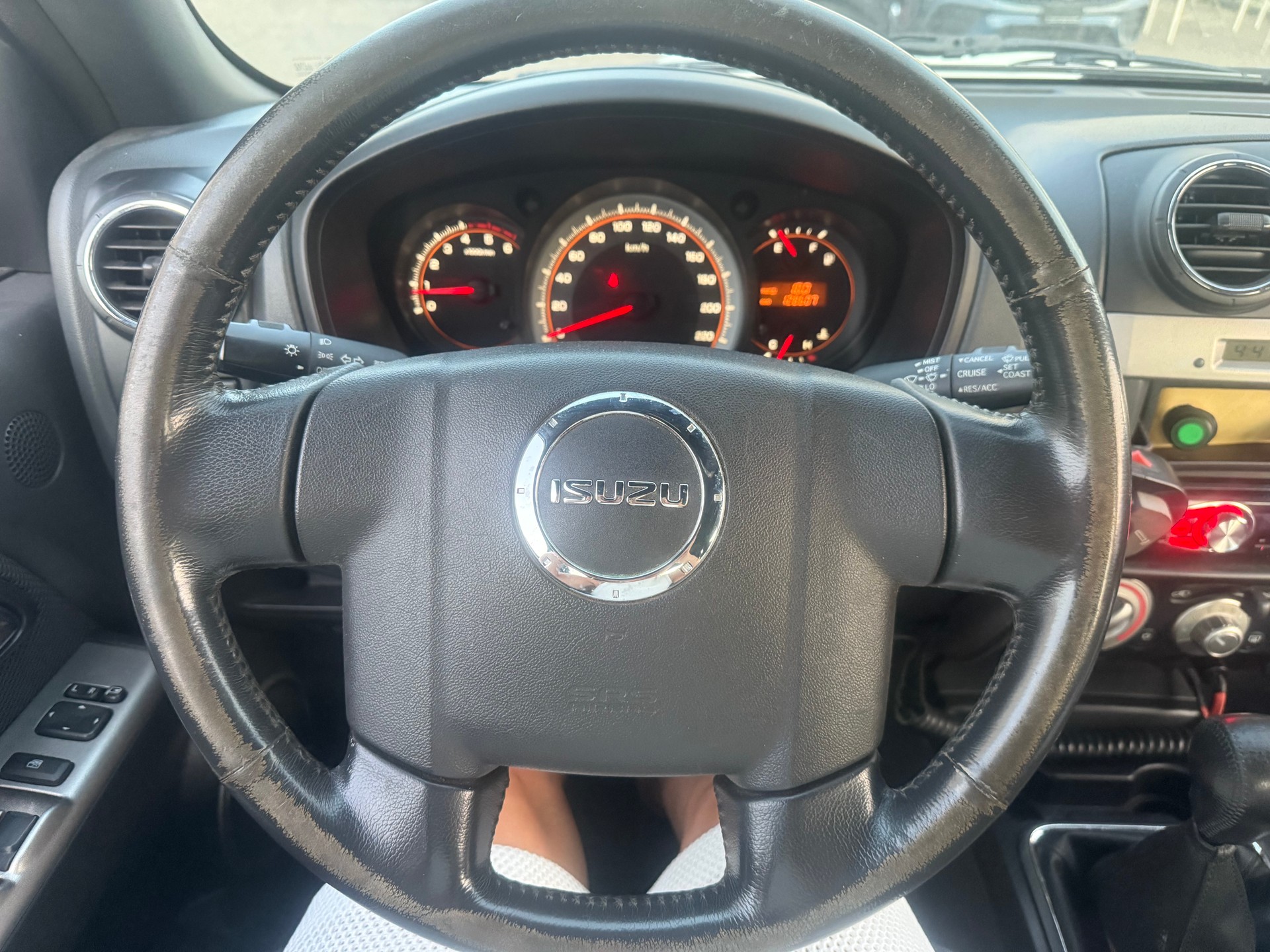 ISUZU TFS 85-image-5