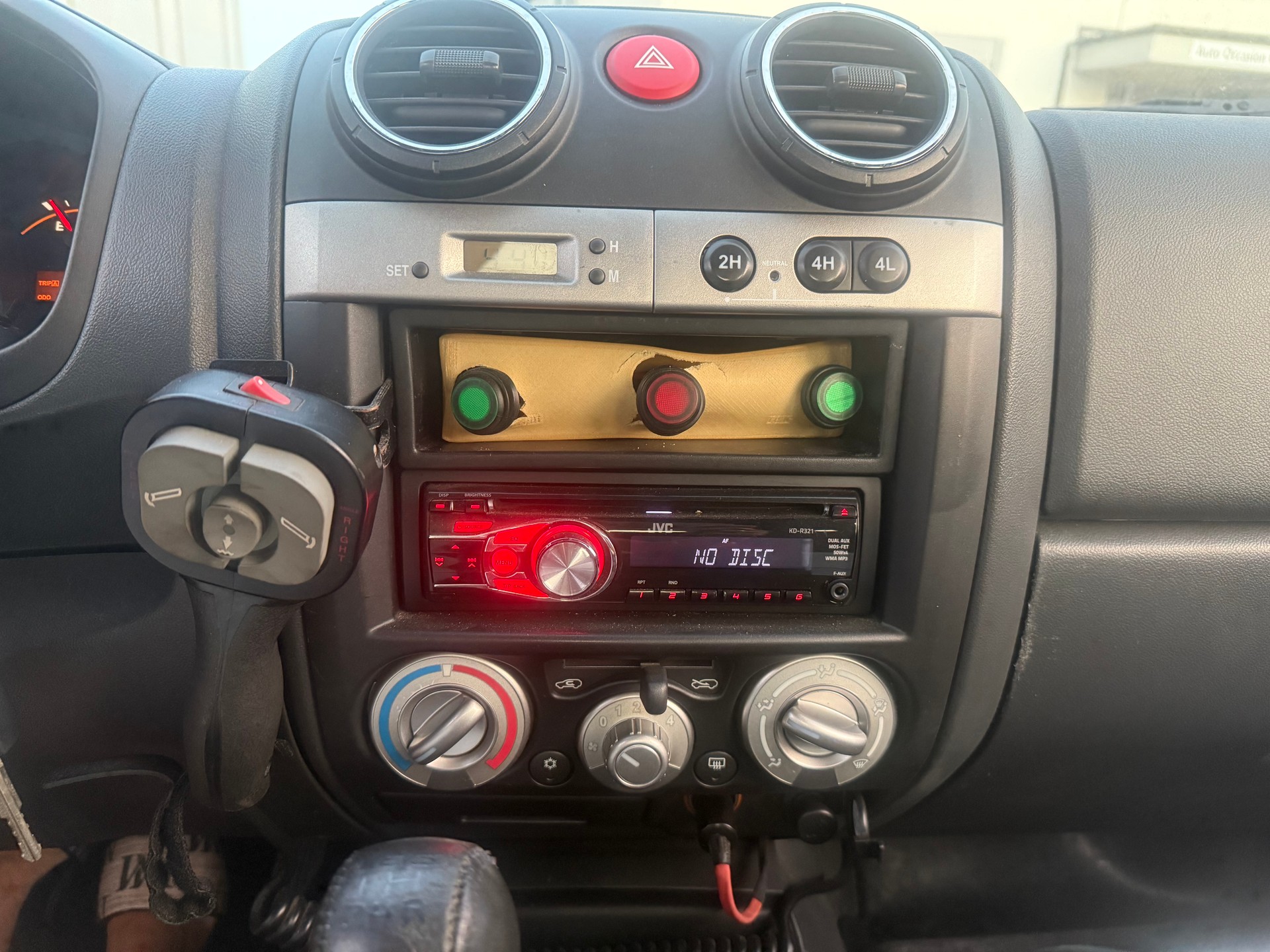 ISUZU TFS 85-image-4