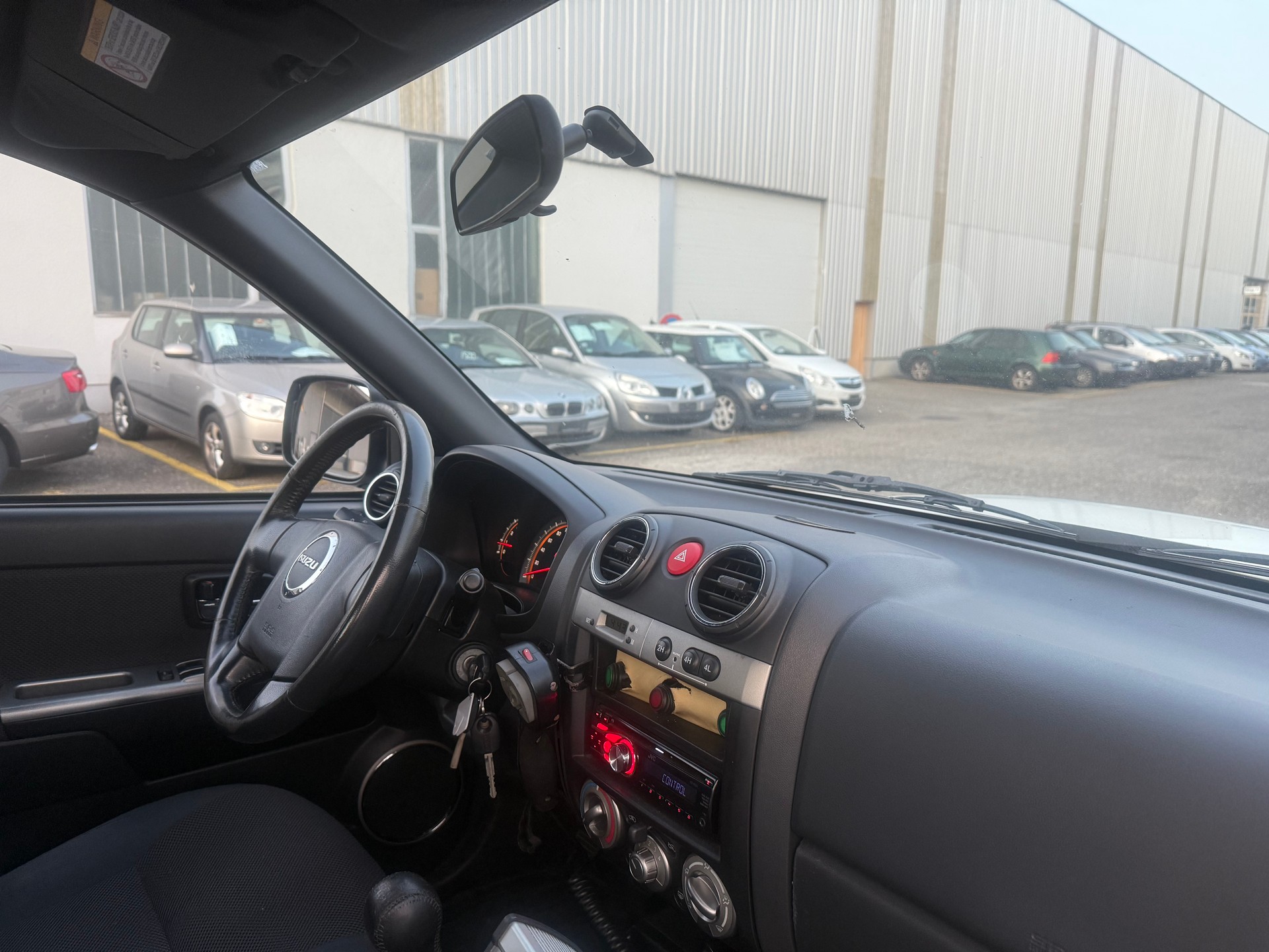 ISUZU TFS 85-image-7