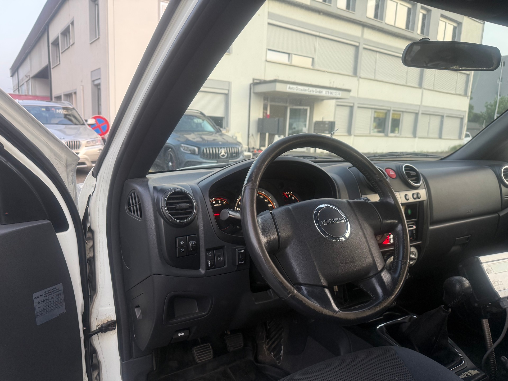 ISUZU TFS 85-image-6