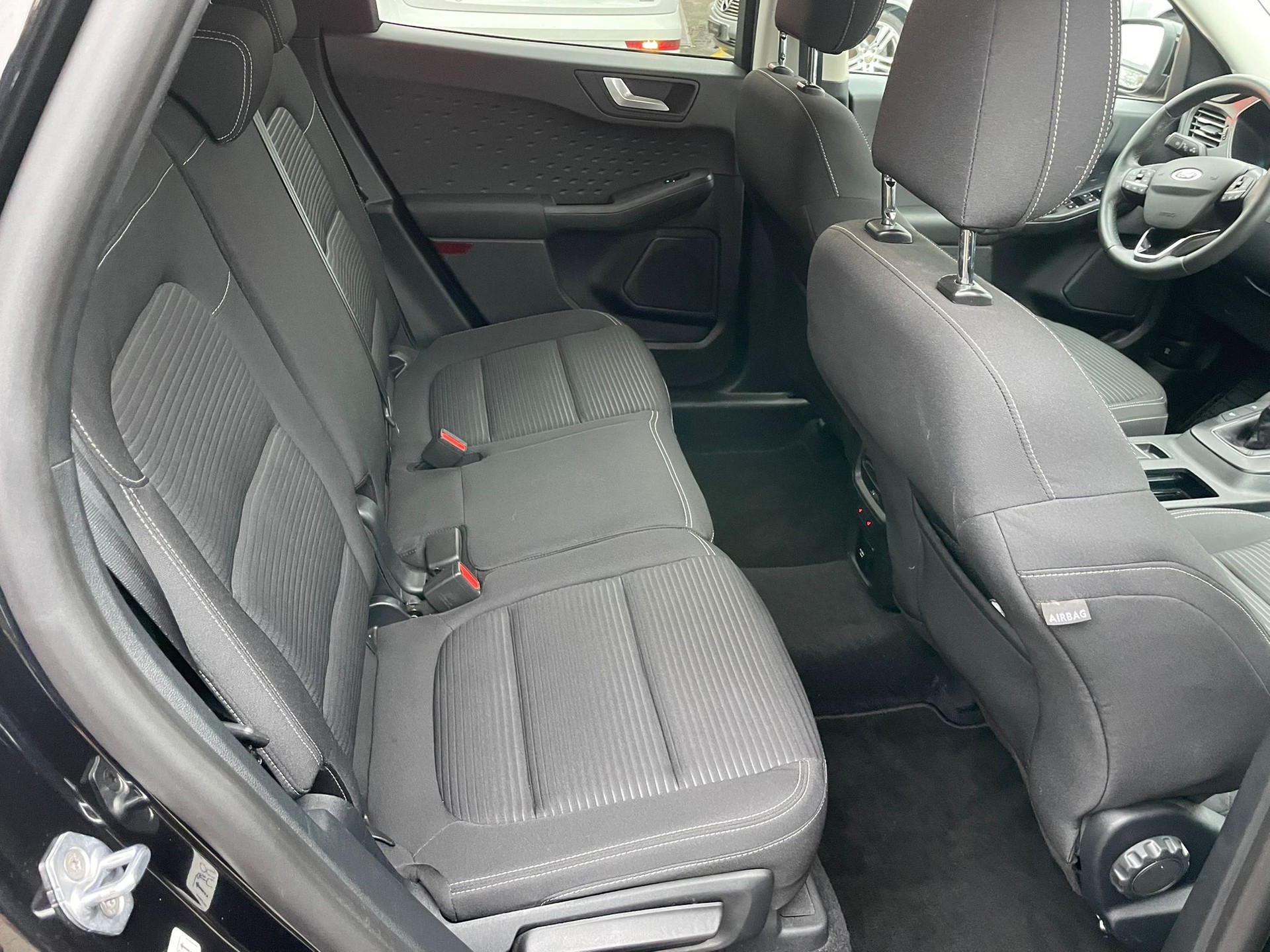 FORD Kuga 2.0 EcoBlue Hybrid Titanium 2WD-image-12