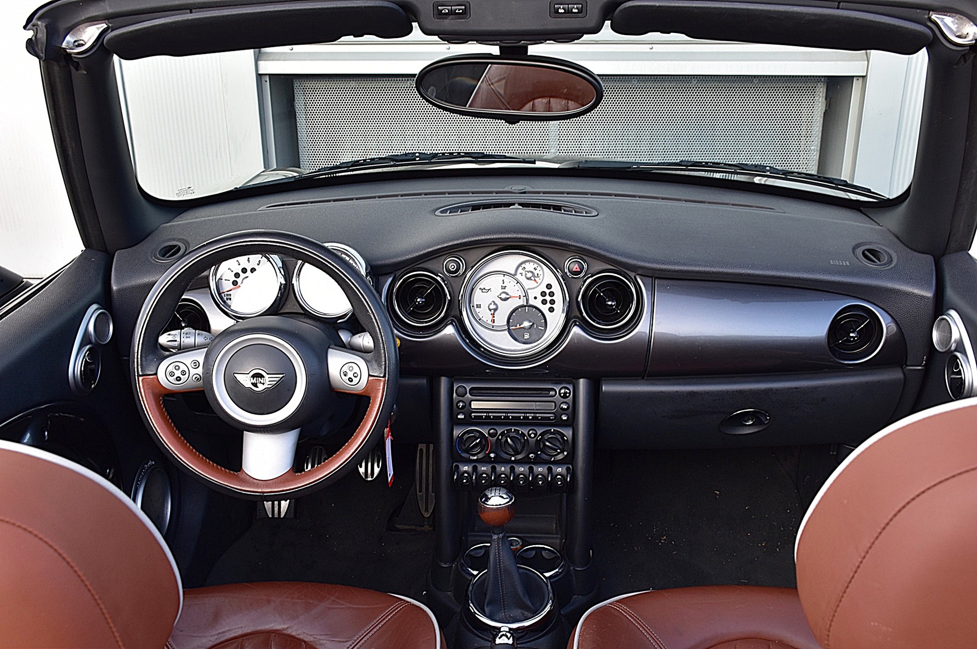 MINI Cooper S John Cooper Works SONDER-MODELL SIDEWALK-EDITION Cabriolet-image-7