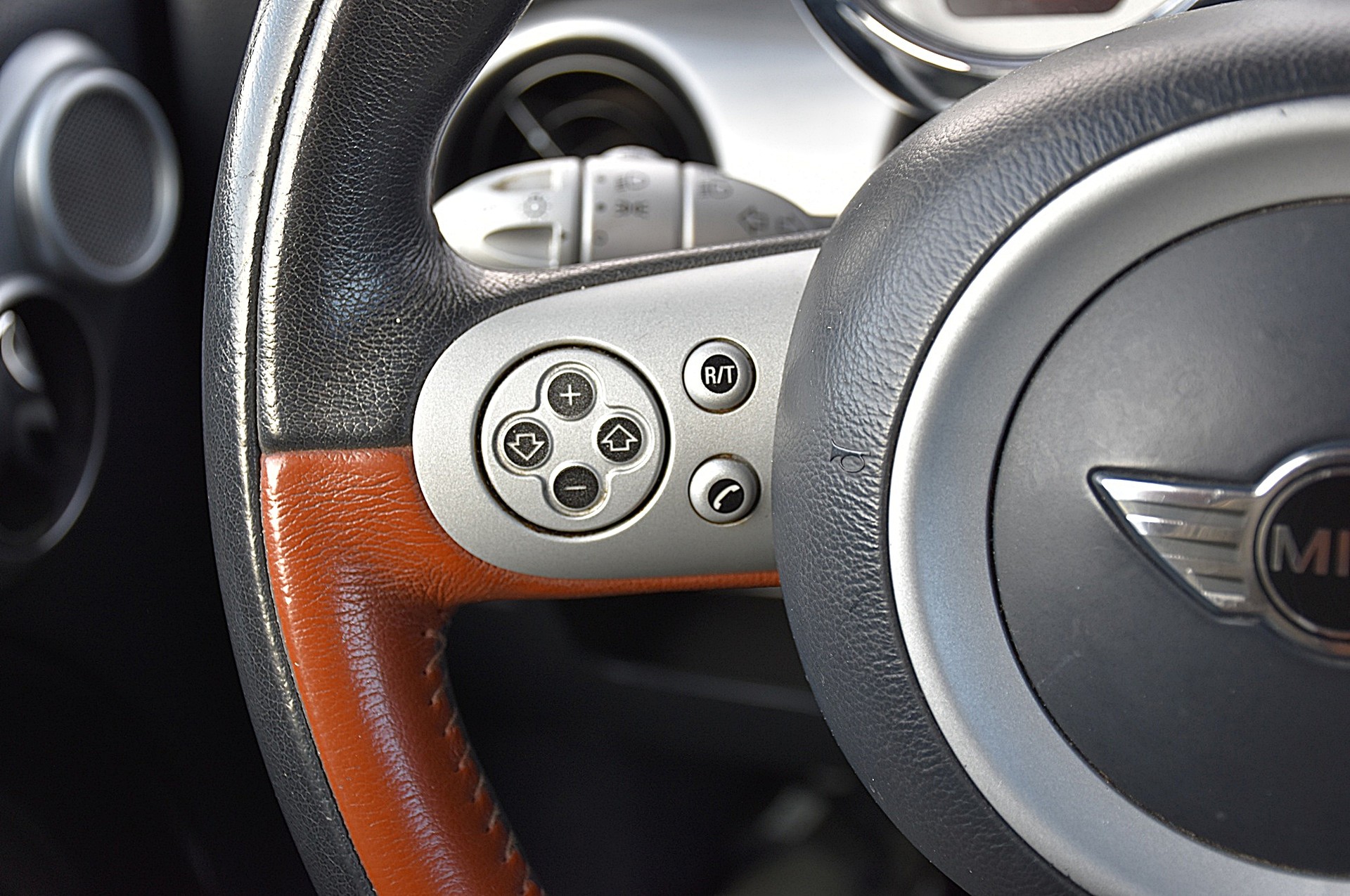 MINI Cooper S John Cooper Works SONDER-MODELL SIDEWALK-EDITION Cabriolet-image-14