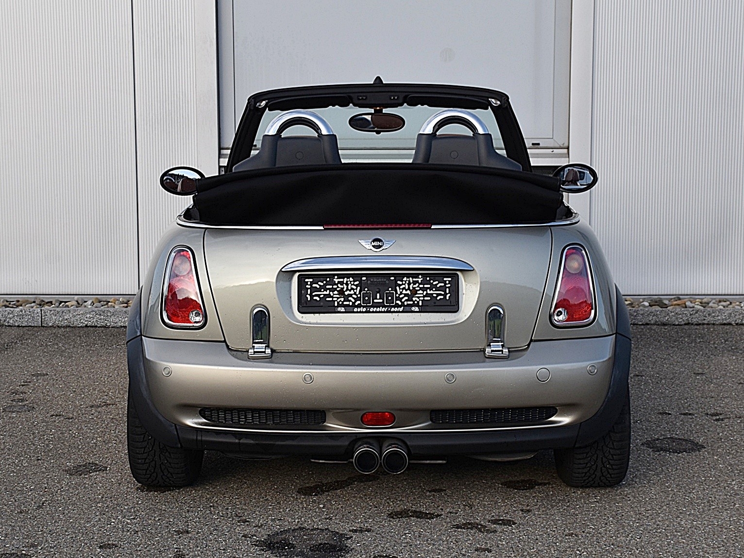 MINI Cooper S John Cooper Works SONDER-MODELL SIDEWALK-EDITION Cabriolet-image-5