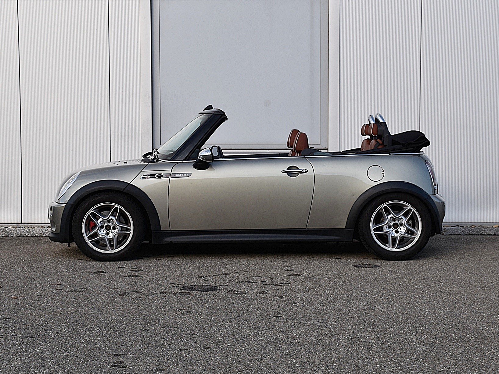 MINI Cooper S John Cooper Works SONDER-MODELL SIDEWALK-EDITION Cabriolet-image-2