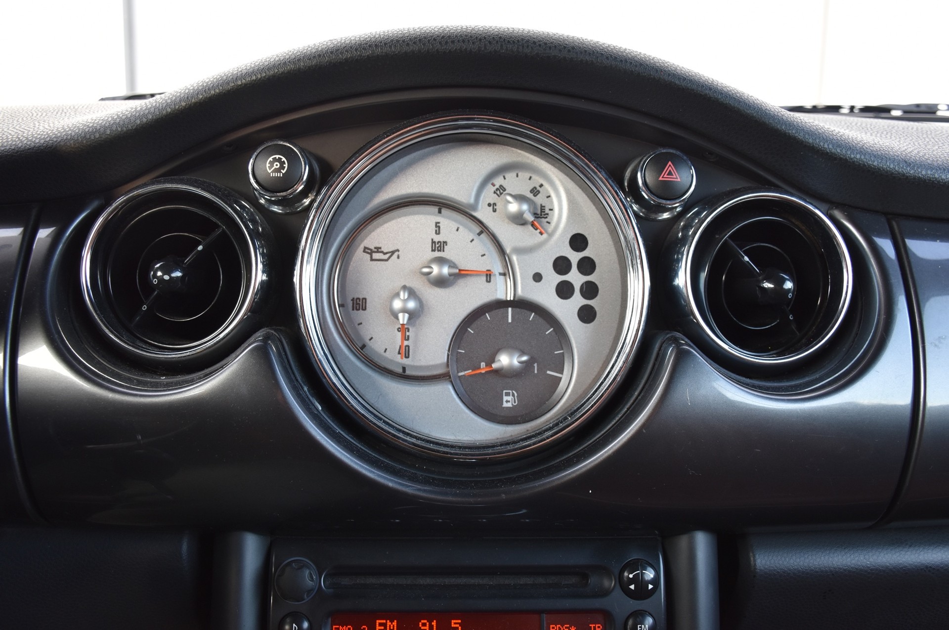 MINI Cooper S John Cooper Works SONDER-MODELL SIDEWALK-EDITION Cabriolet-image-9
