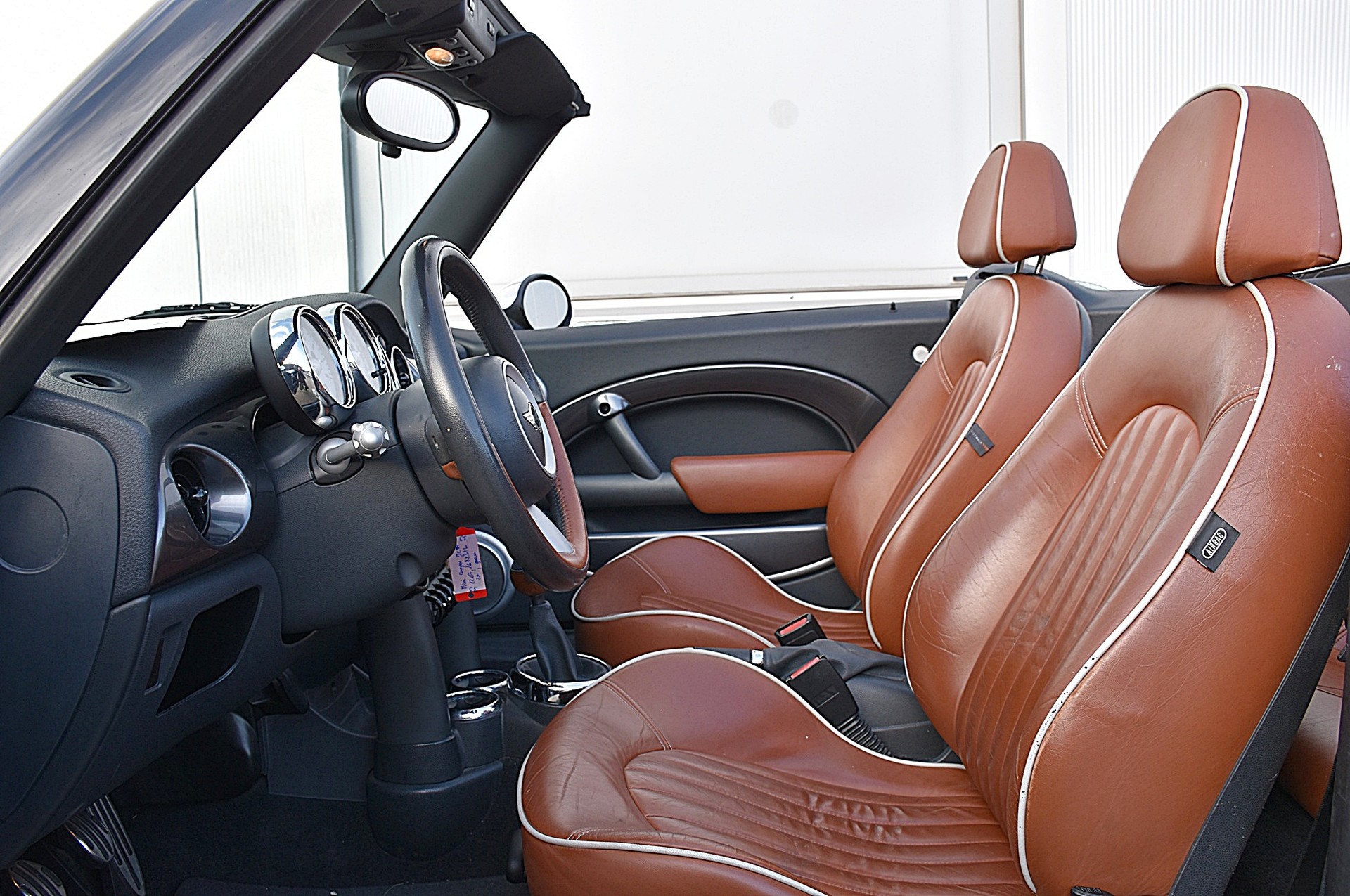 MINI Cooper S John Cooper Works SONDER-MODELL SIDEWALK-EDITION Cabriolet-image-8