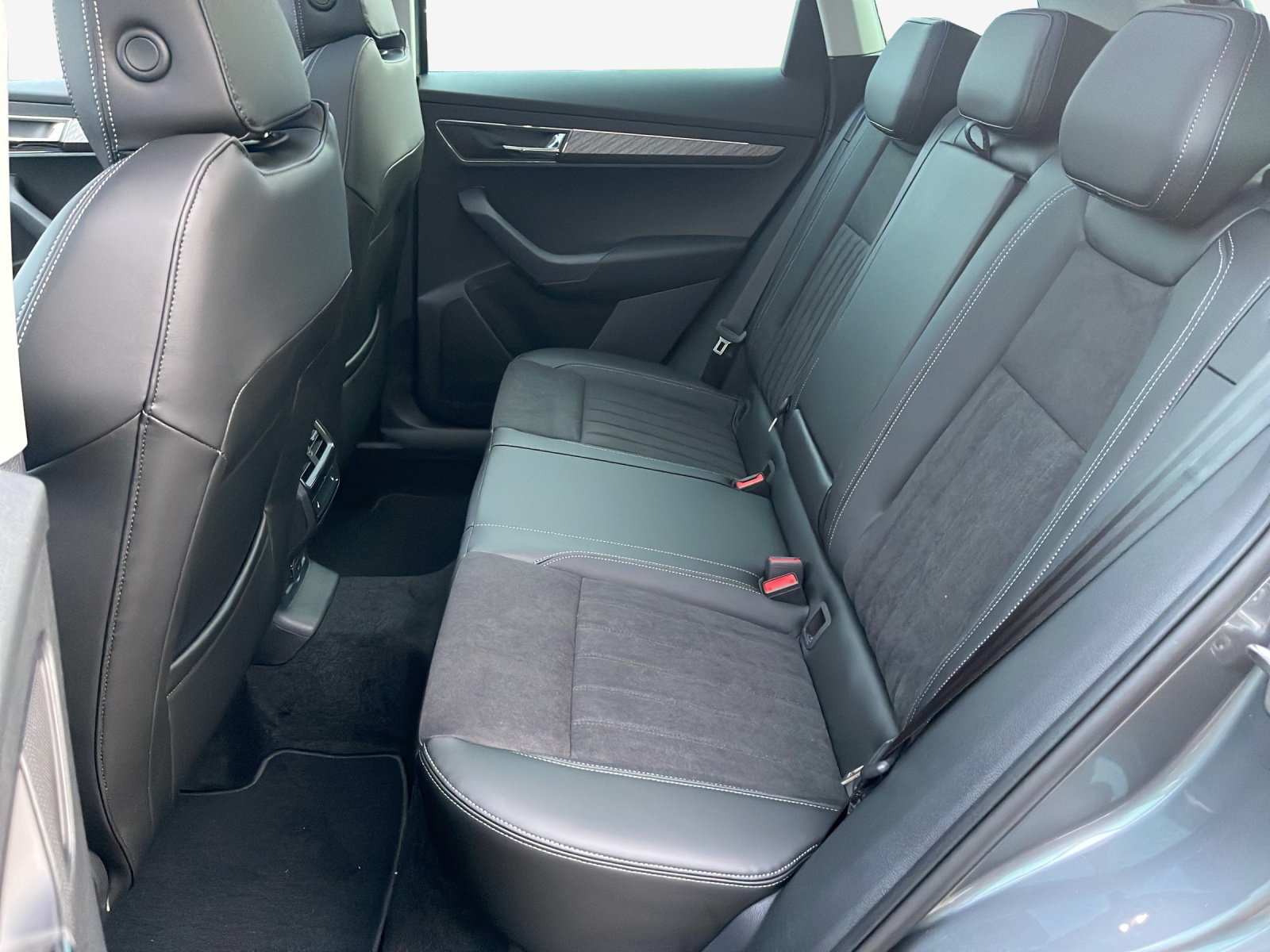 SKODA Karoq 1.5 TSI Dynamic DSG-image-11