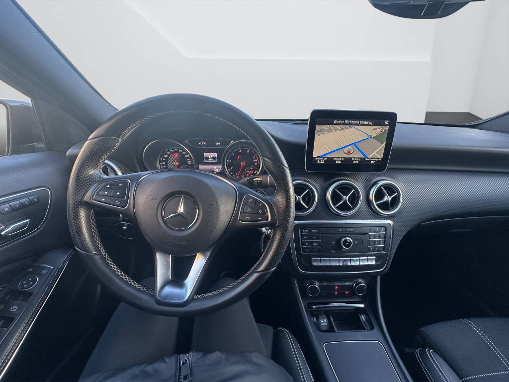 MERCEDES-BENZ A 200 Urban Night Star-image-10