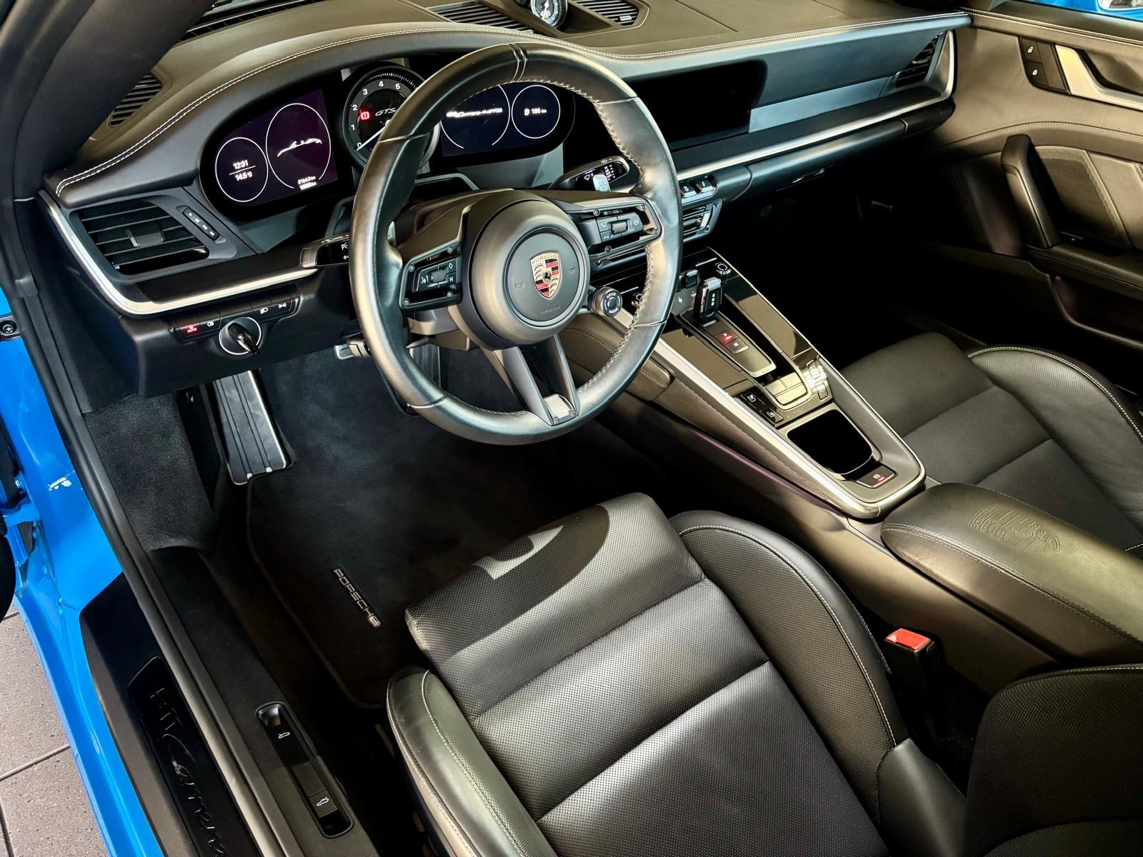 PORSCHE 911 Carrera 4 GTS Cabriolet PDK-image-9