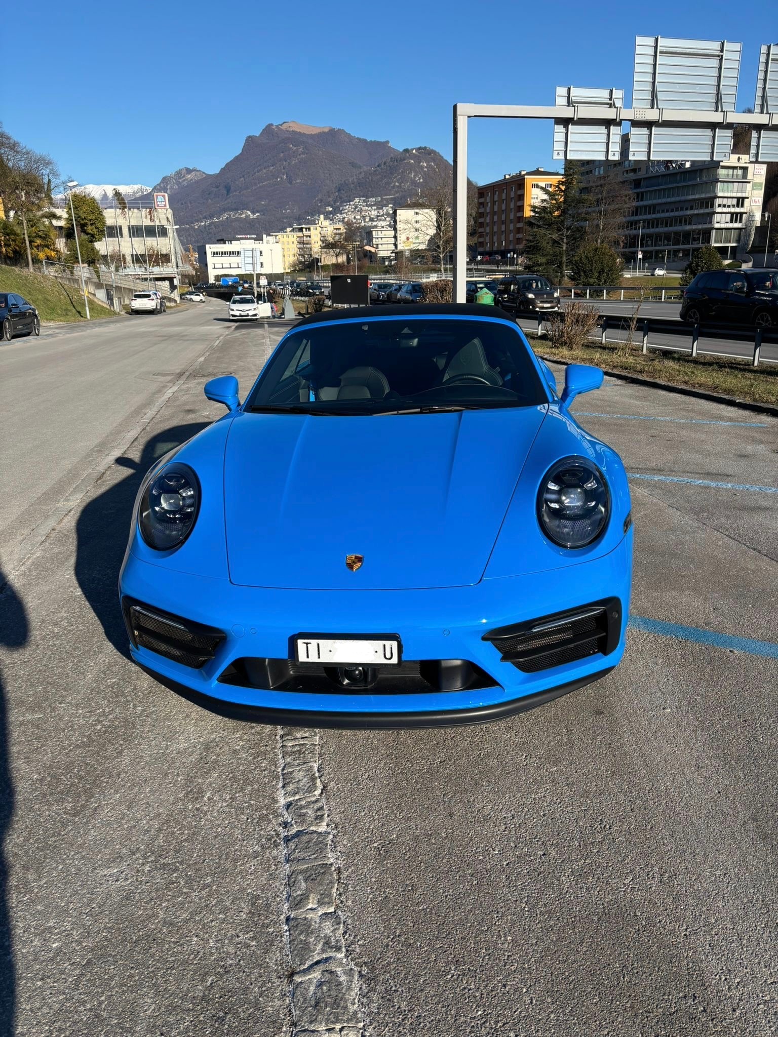 PORSCHE 911 Carrera 4 GTS Cabriolet PDK-image-3