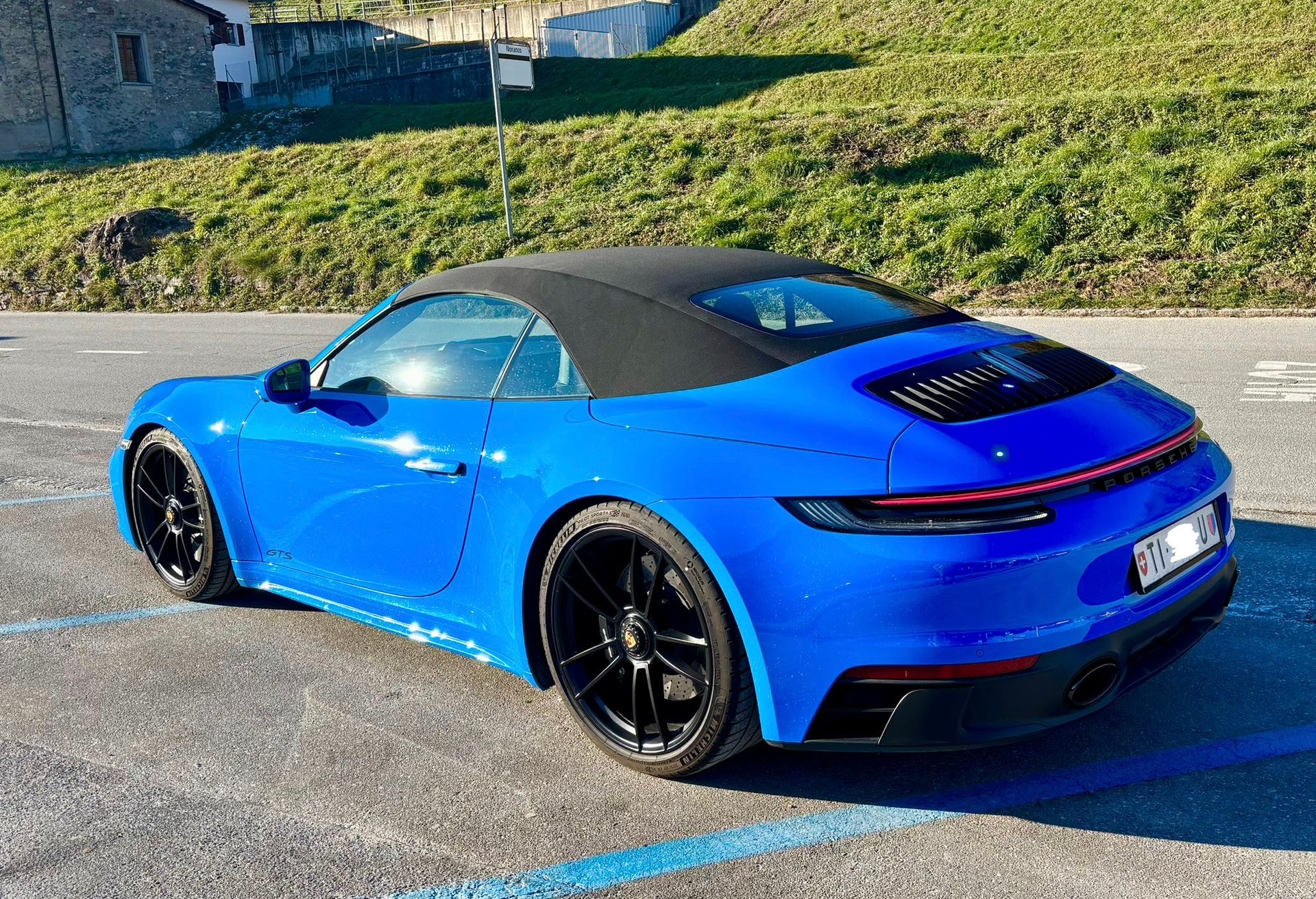 PORSCHE 911 Carrera 4 GTS Cabriolet PDK-image-2