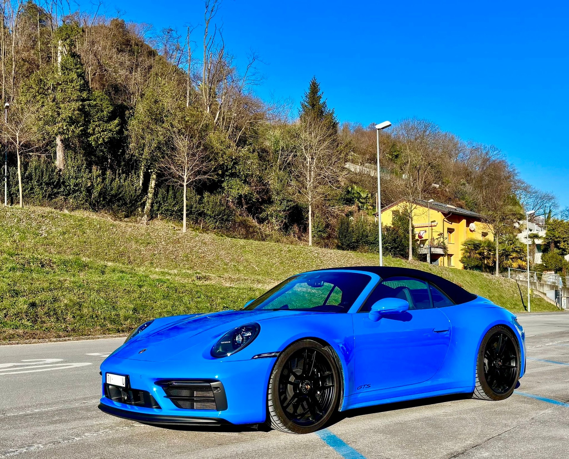 PORSCHE 911 Carrera 4 GTS Cabriolet PDK-image-1