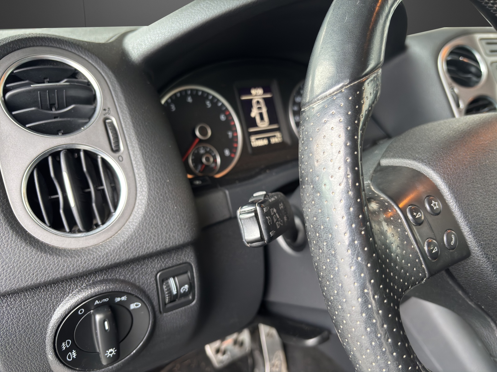 VW Tiguan 2.0 TSI Sport&Style Tiptronic-image-5