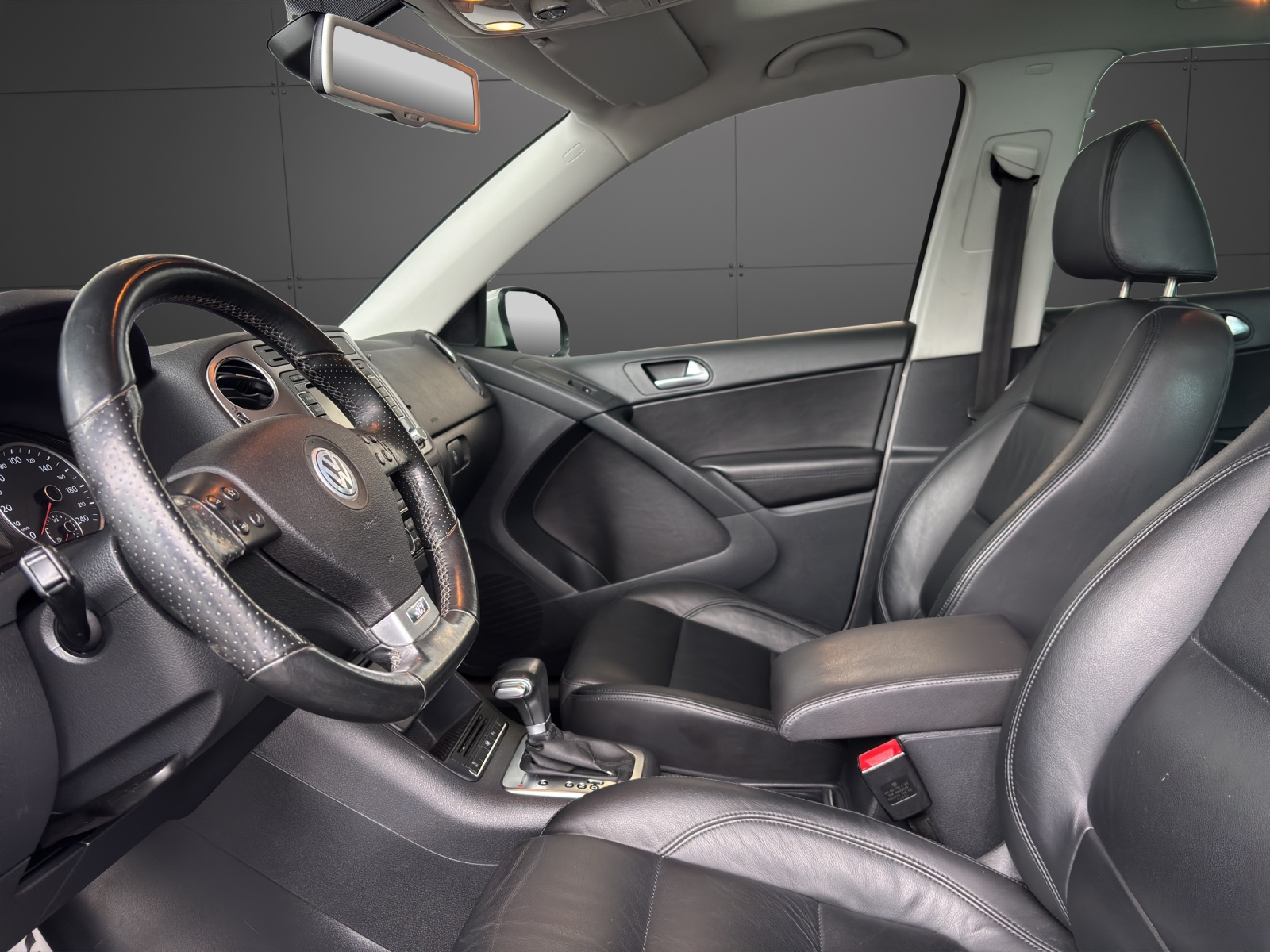 VW Tiguan 2.0 TSI Sport&Style Tiptronic-image-2
