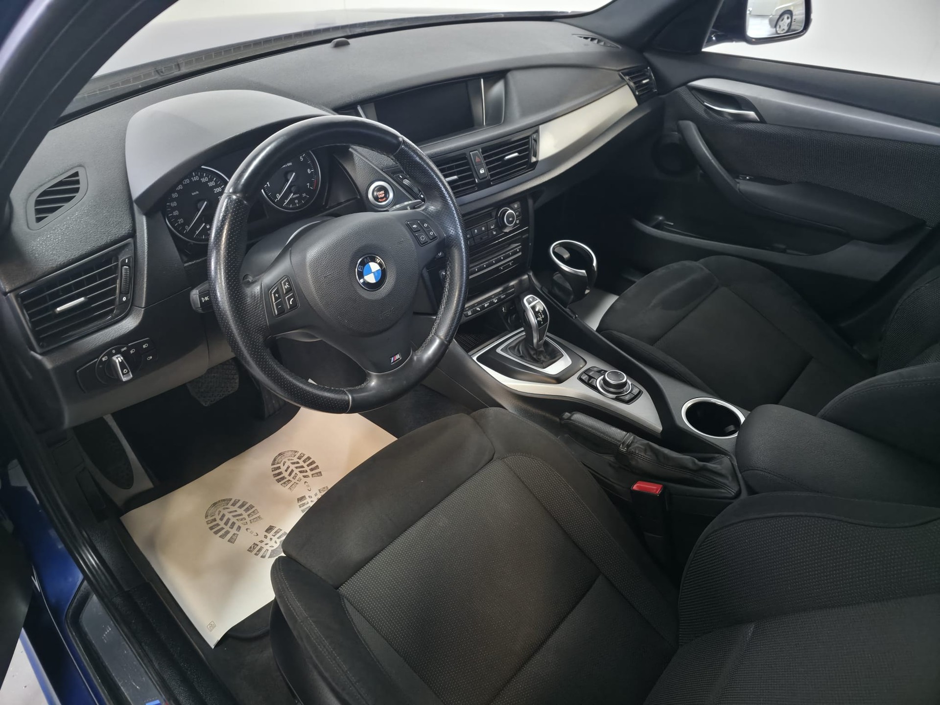 BMW X1 xDrive 20i Steptronic-image-18