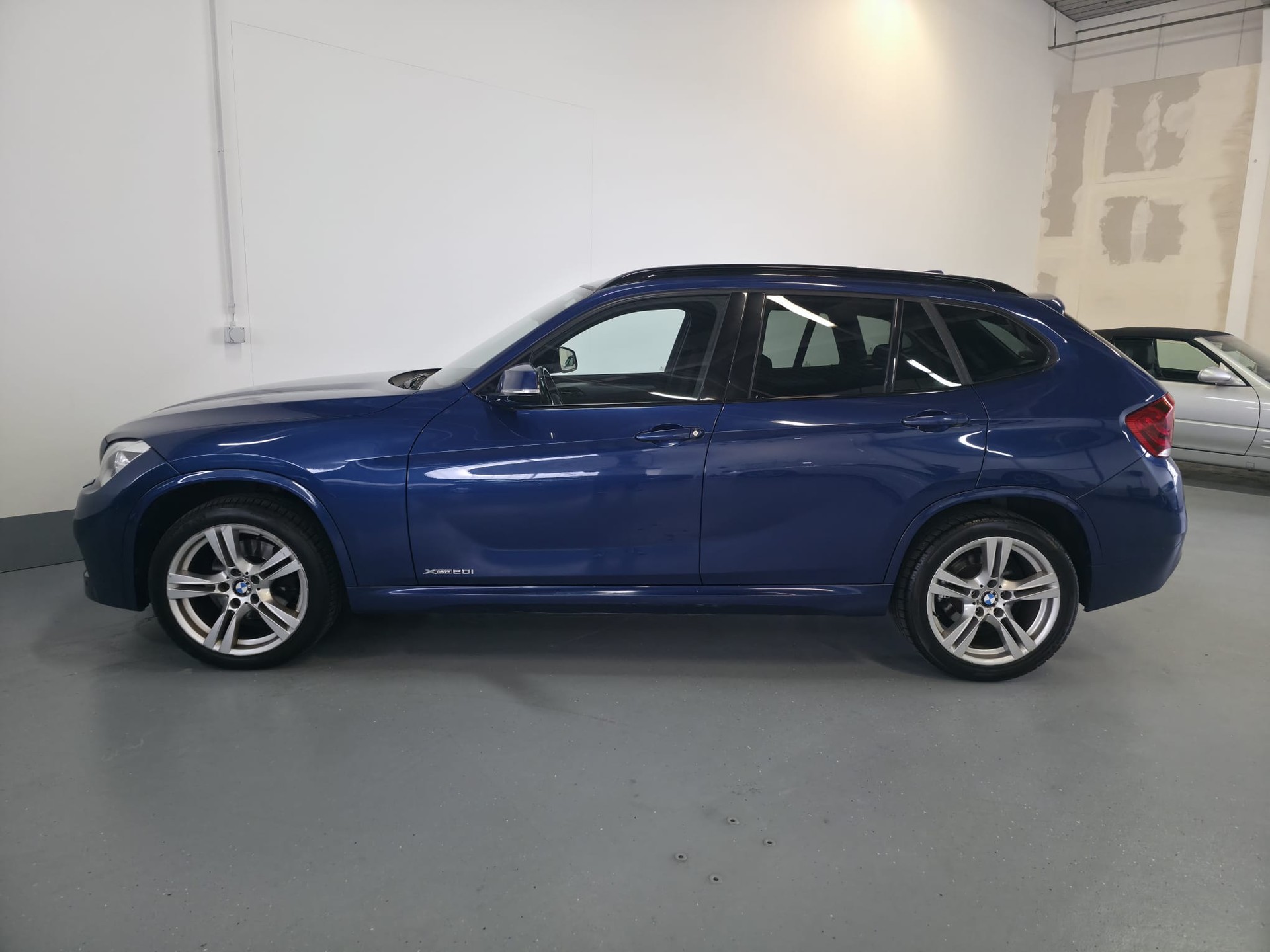 BMW X1 xDrive 20i Steptronic-image-6