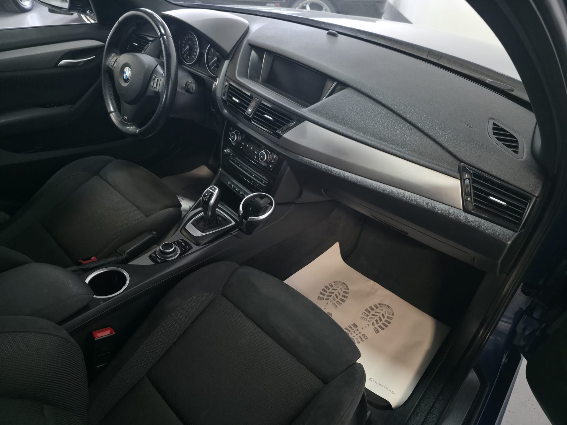 BMW X1 xDrive 20i Steptronic-image-19