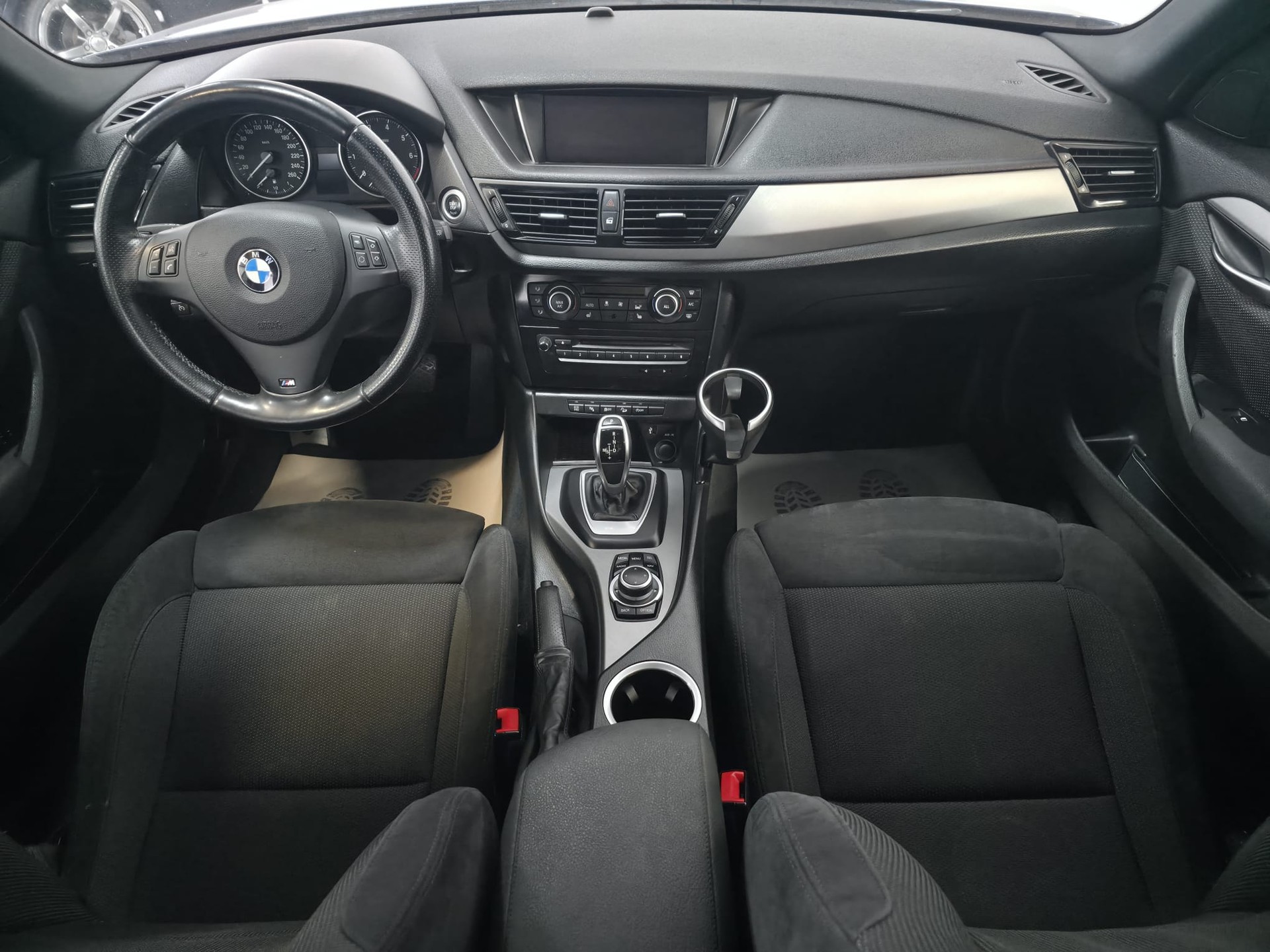 BMW X1 xDrive 20i Steptronic-image-17