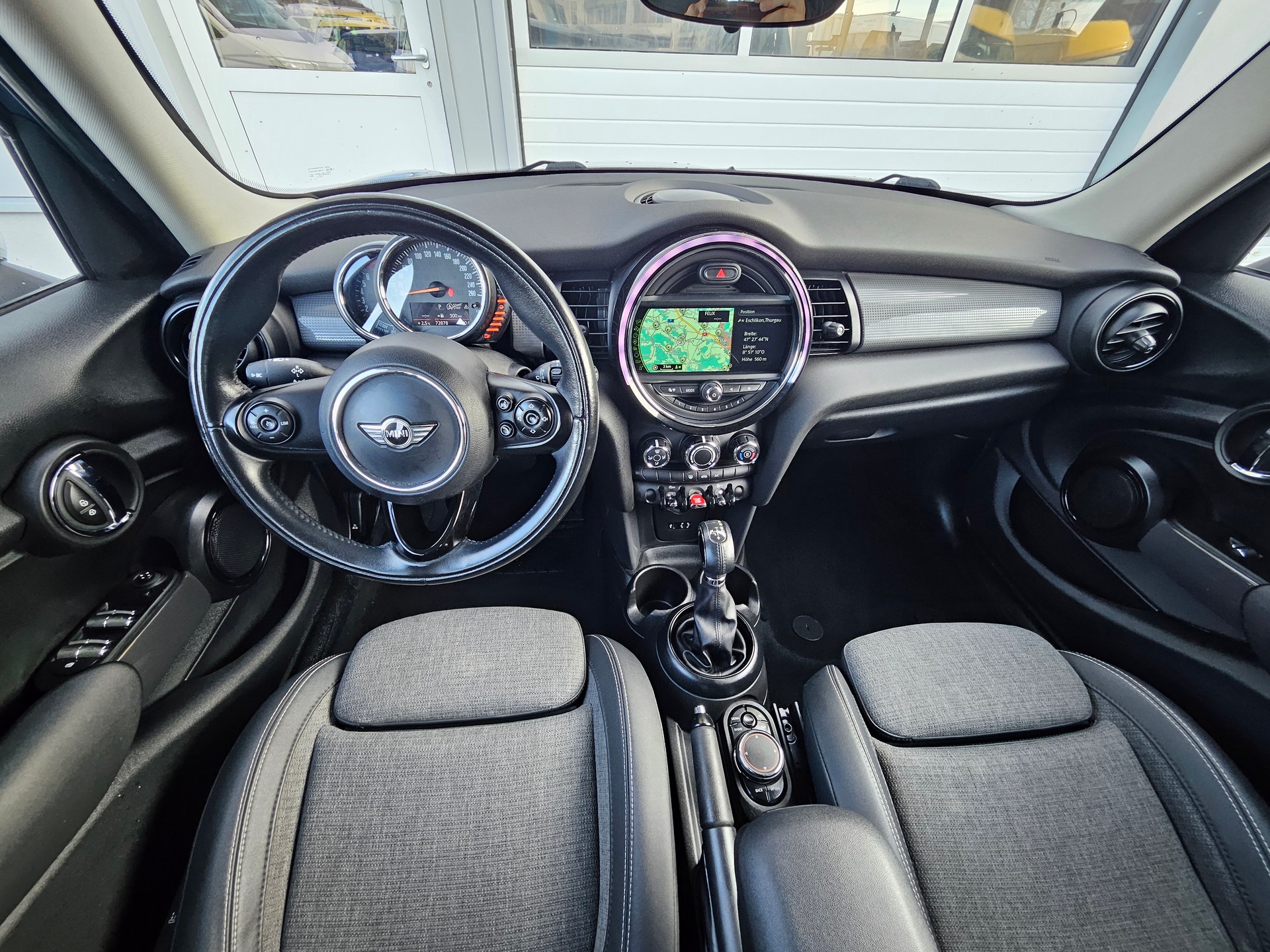 MINI Cooper Steptronic-image-8
