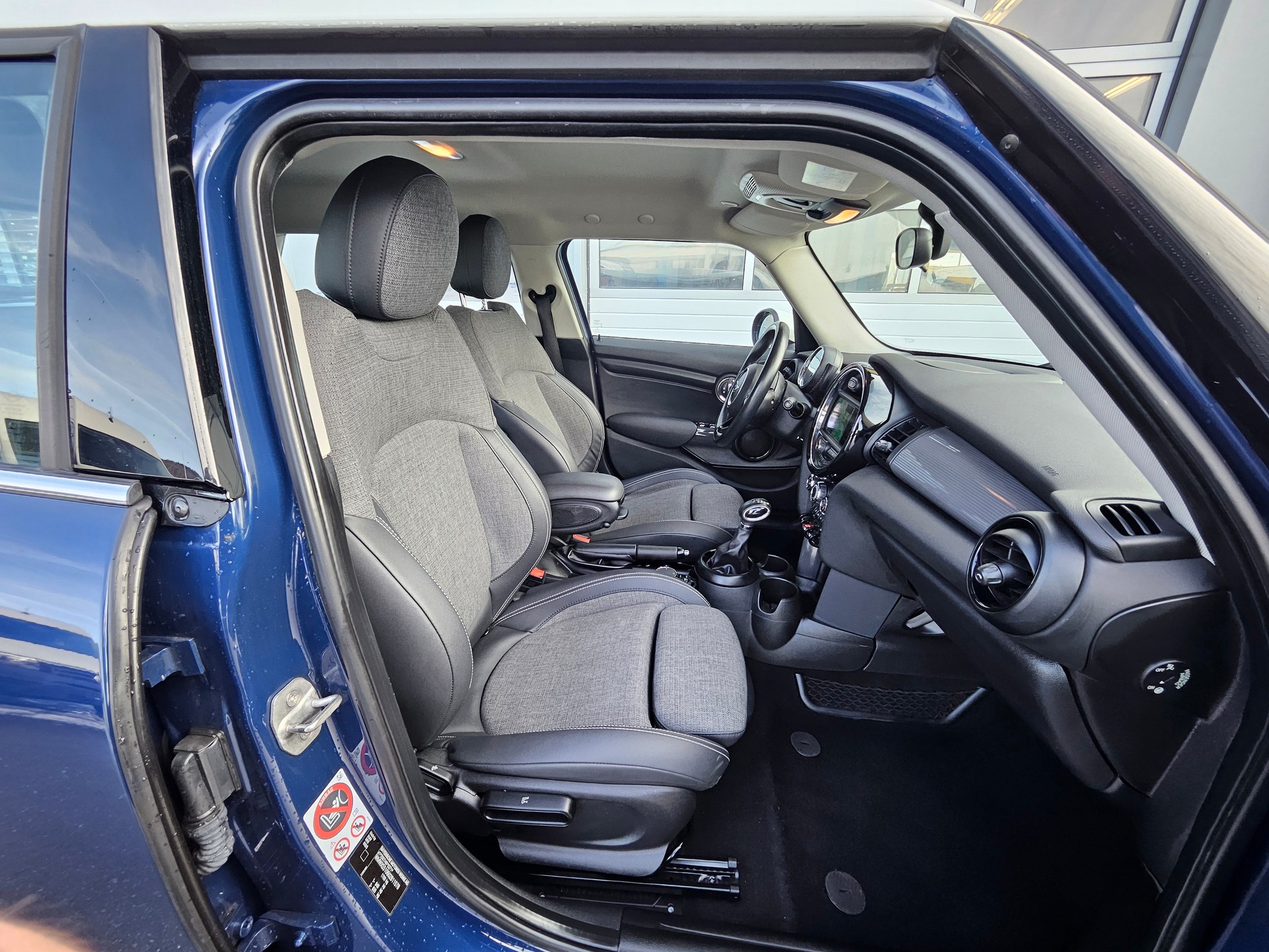 MINI Cooper Steptronic-image-13