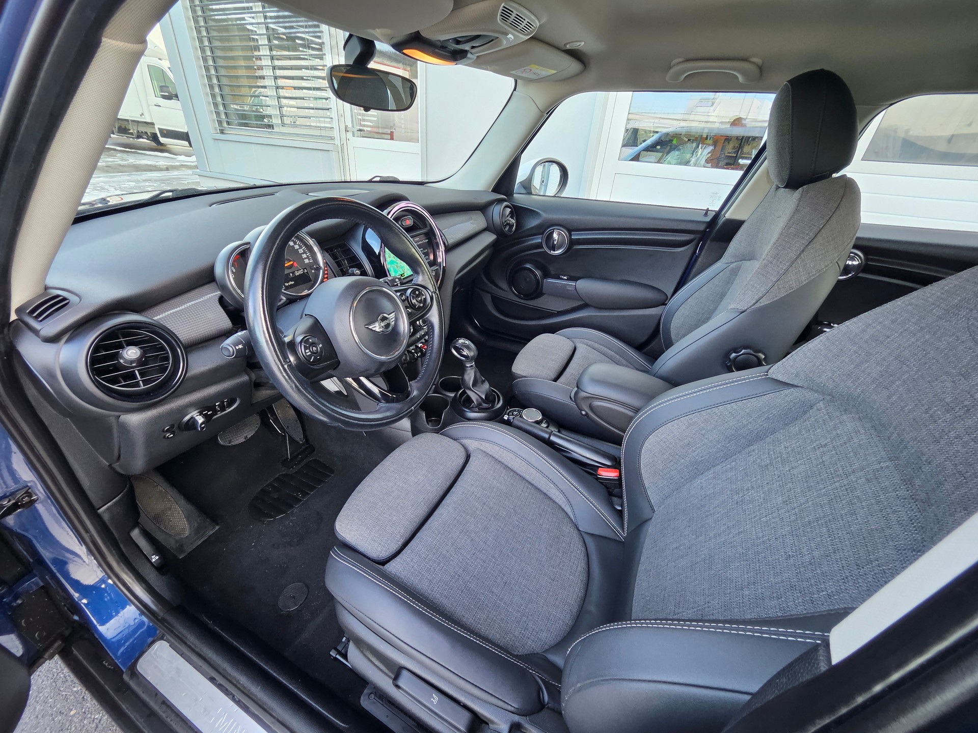 MINI Cooper Steptronic-image-11