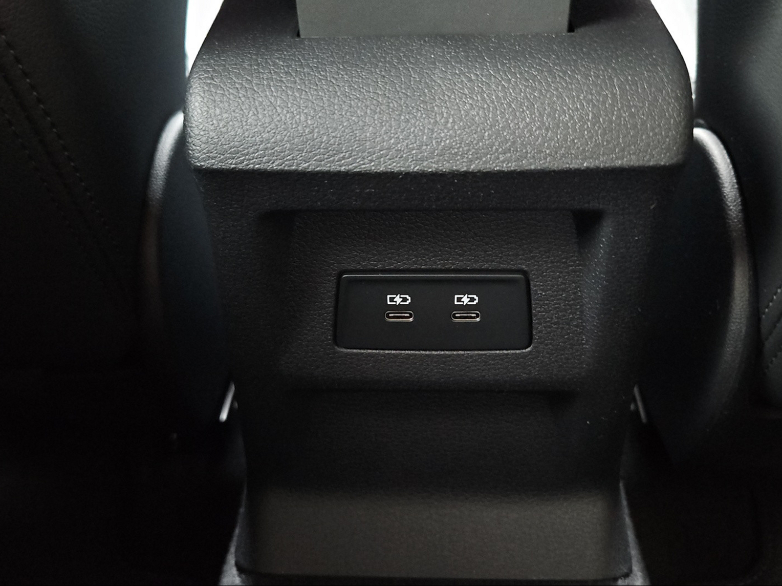 AUDI Q2 40 TFSI S line Attraction quattro S-tronic Daytonagrau Perleffekt-image-16