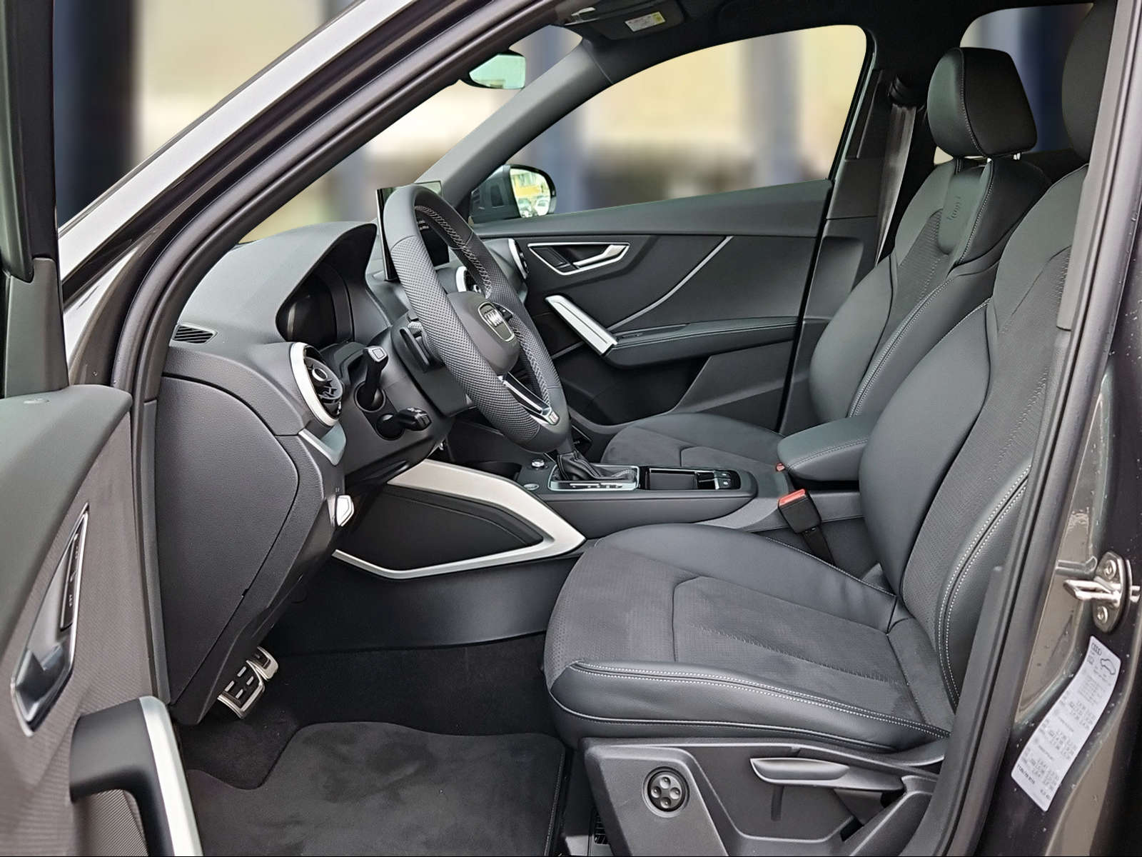AUDI Q2 40 TFSI S line Attraction quattro S-tronic Daytonagrau Perleffekt-image-8