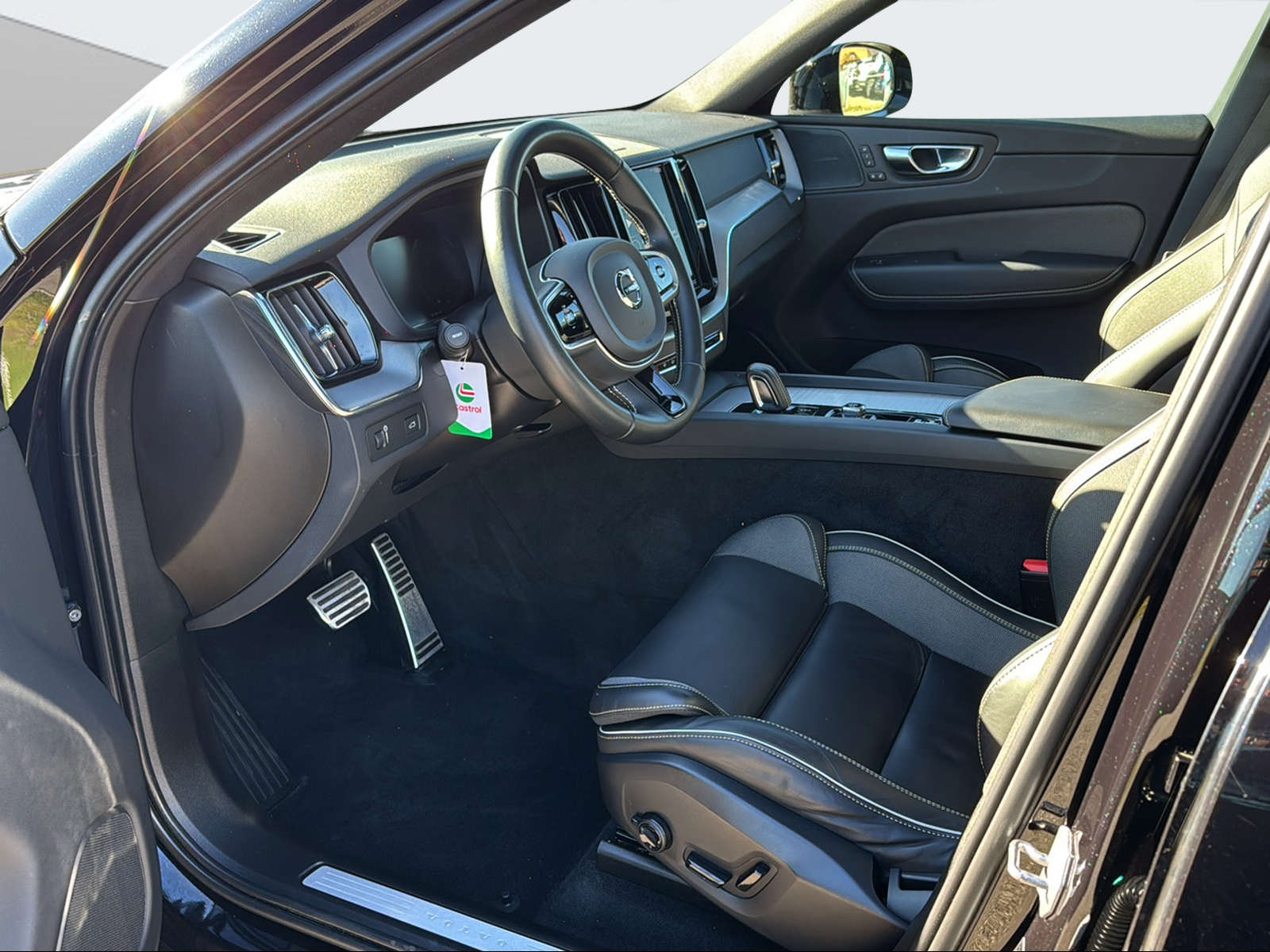 VOLVO XC60 2.0 B4 MH R-Design AWD-image-9