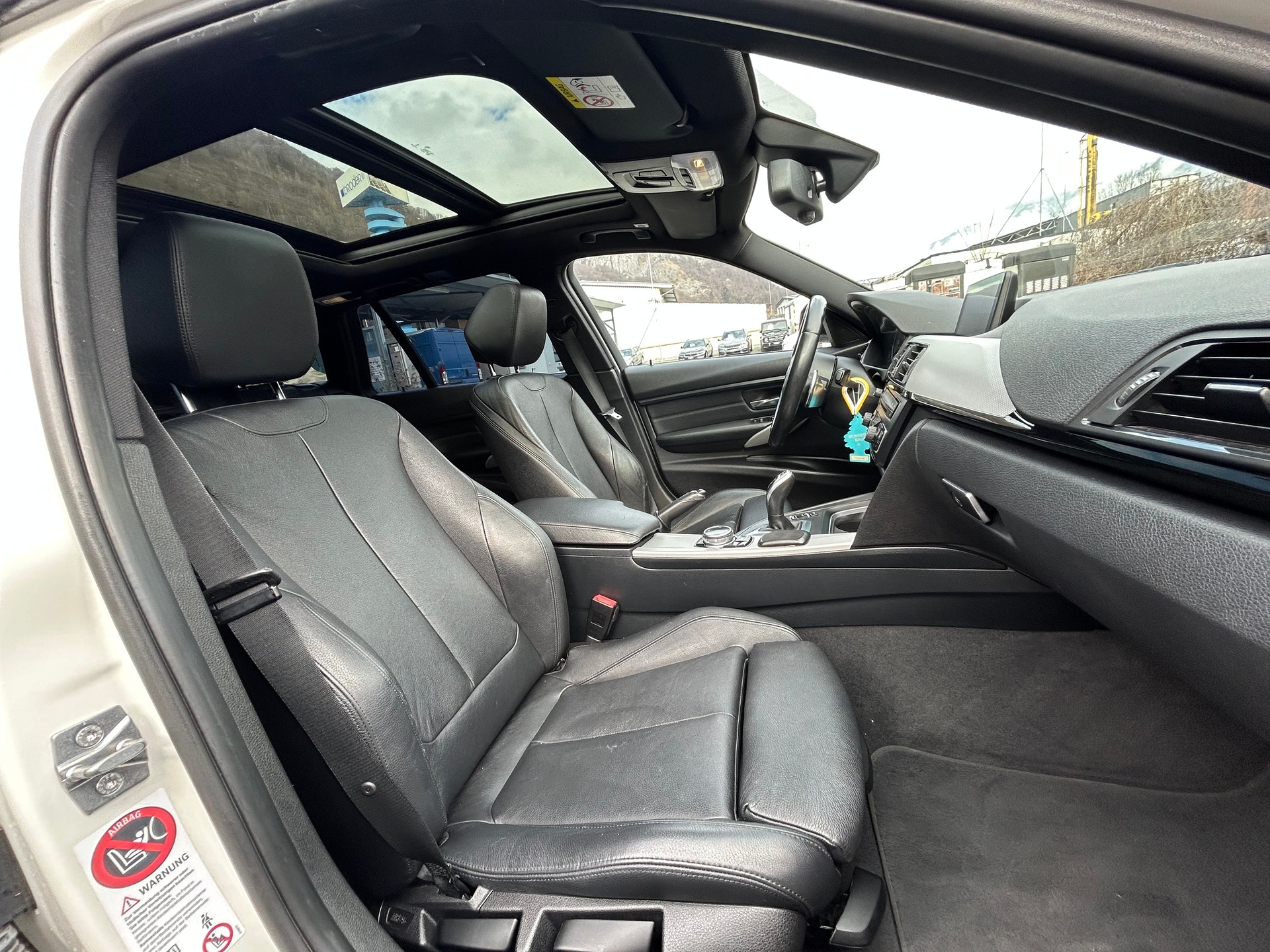 BMW 330d xDrive Touring Steptronic M-Sport-Paket-image-11