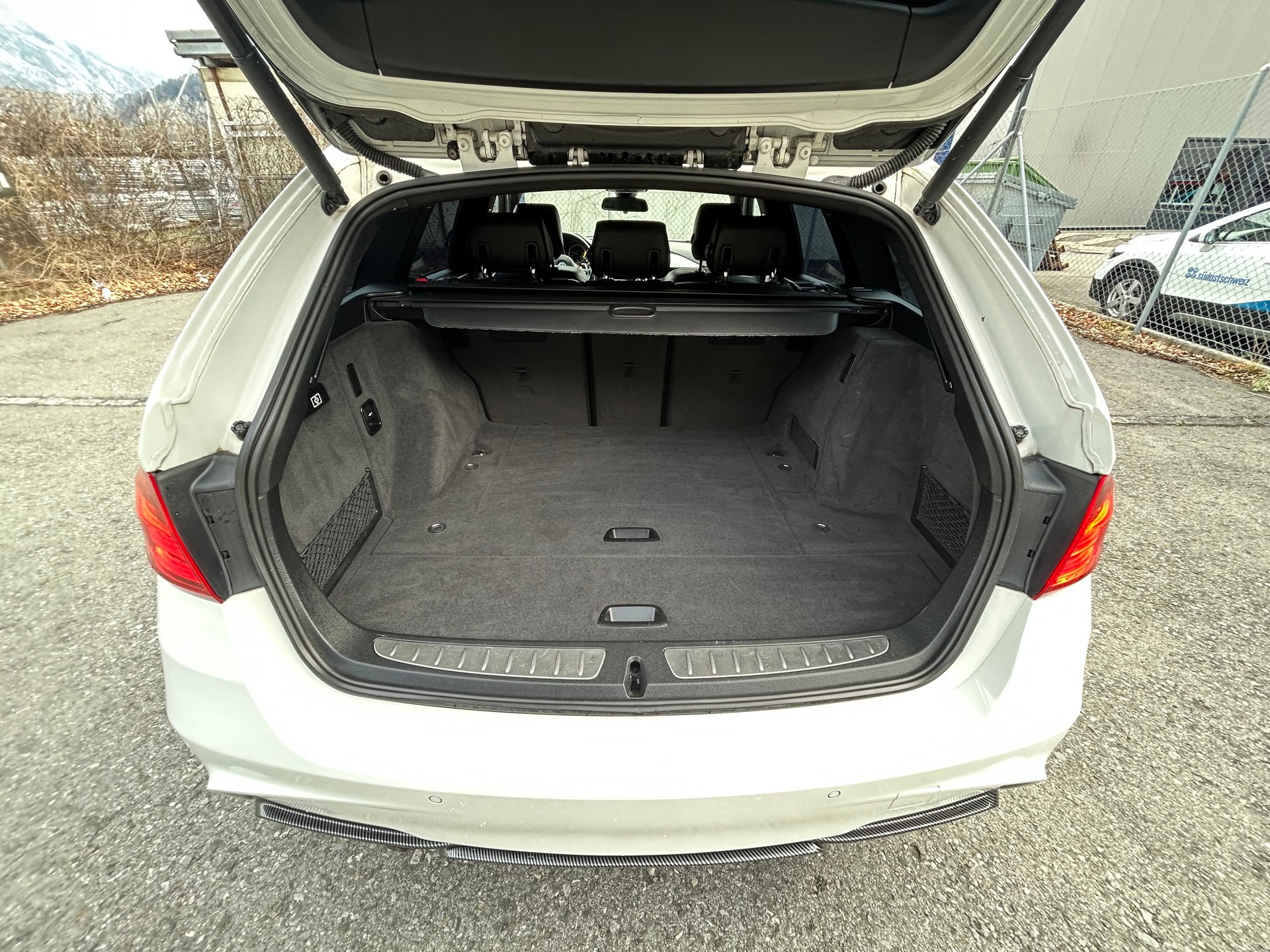 BMW 330d xDrive Touring Steptronic M-Sport-Paket-image-14