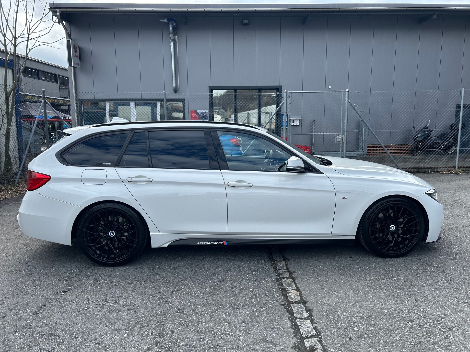 BMW 330d xDrive Touring Steptronic M-Sport-Paket-image-6