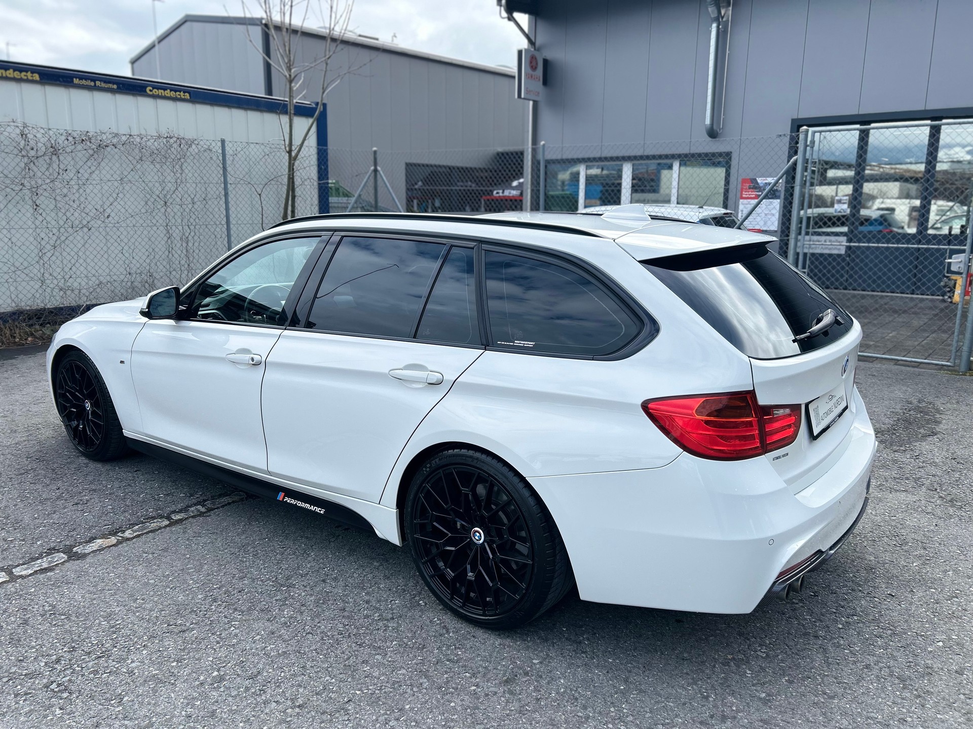 BMW 330d xDrive Touring Steptronic M-Sport-Paket-image-3