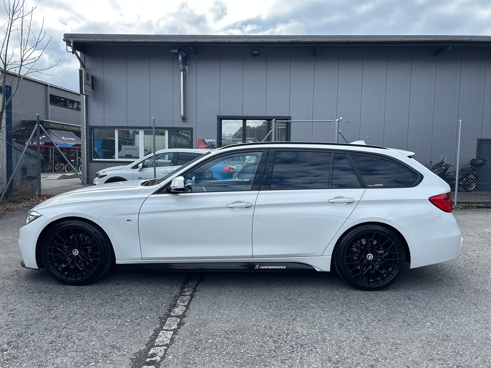BMW 330d xDrive Touring Steptronic M-Sport-Paket-image-7