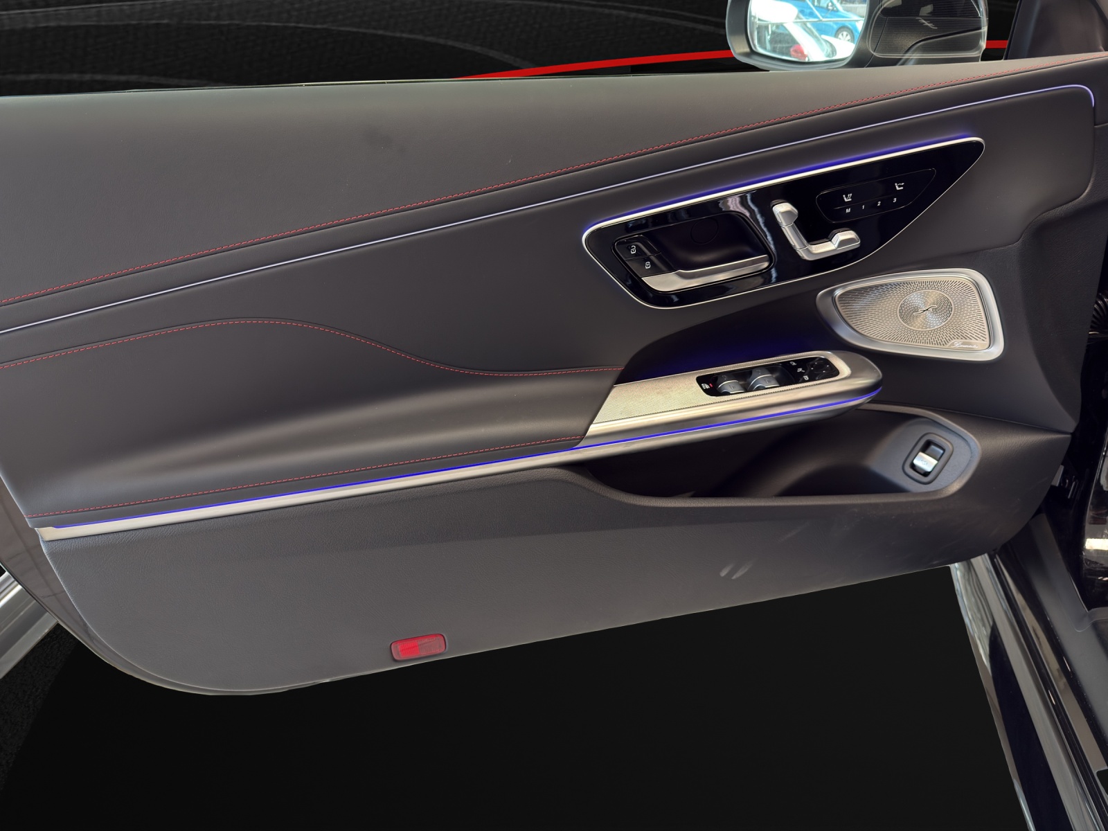 MERCEDES-BENZ CLE AMG 53 Cabrio 4Matic+ 9G-Tronic-image-4