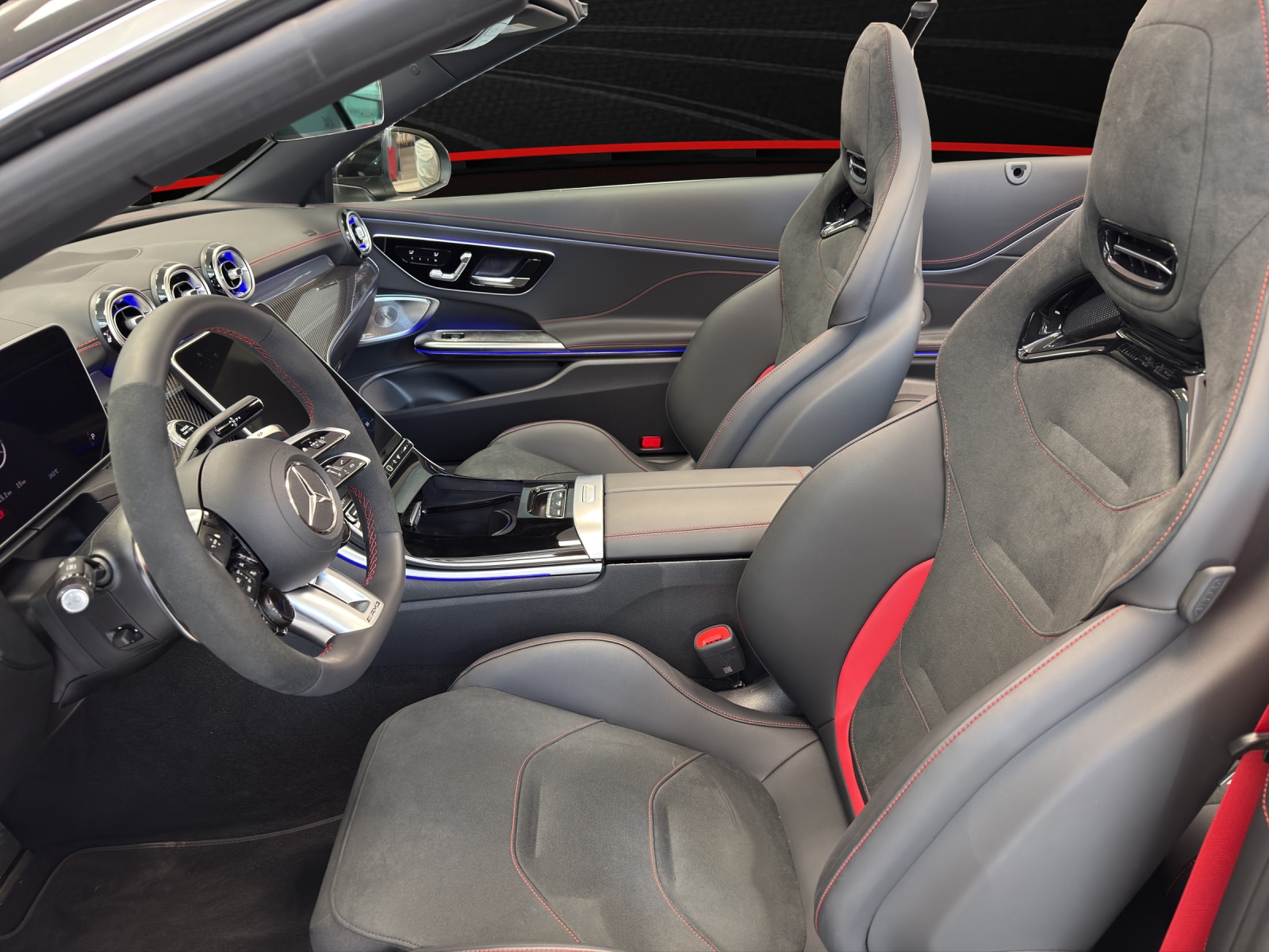 MERCEDES-BENZ CLE AMG 53 Cabrio 4Matic+ 9G-Tronic-image-3