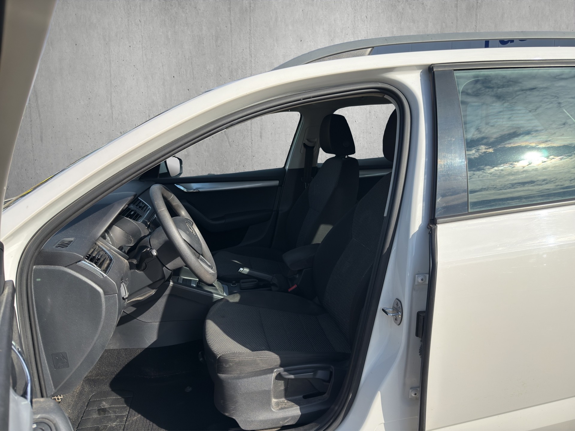 SKODA Octavia Combi 1.6 TDI Ambition 4x4-image-3