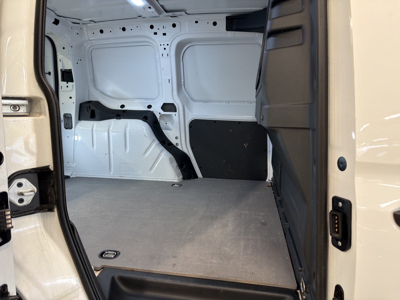 VW Caddy Cargo 2.0TDI 4Motion-image-11