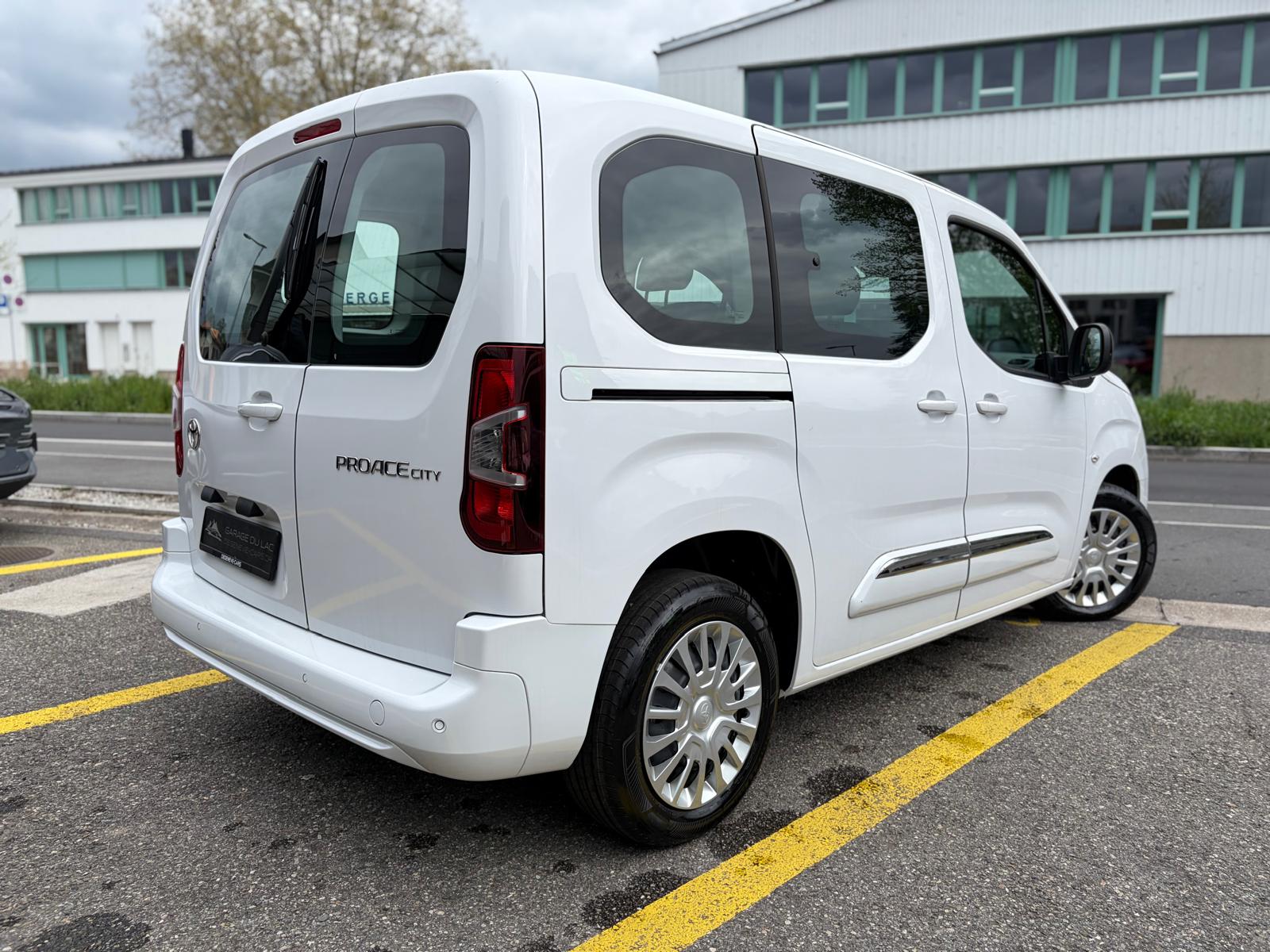 TOYOTA Proace City Verso 1.2 Comfort Medium-showroom-element-3