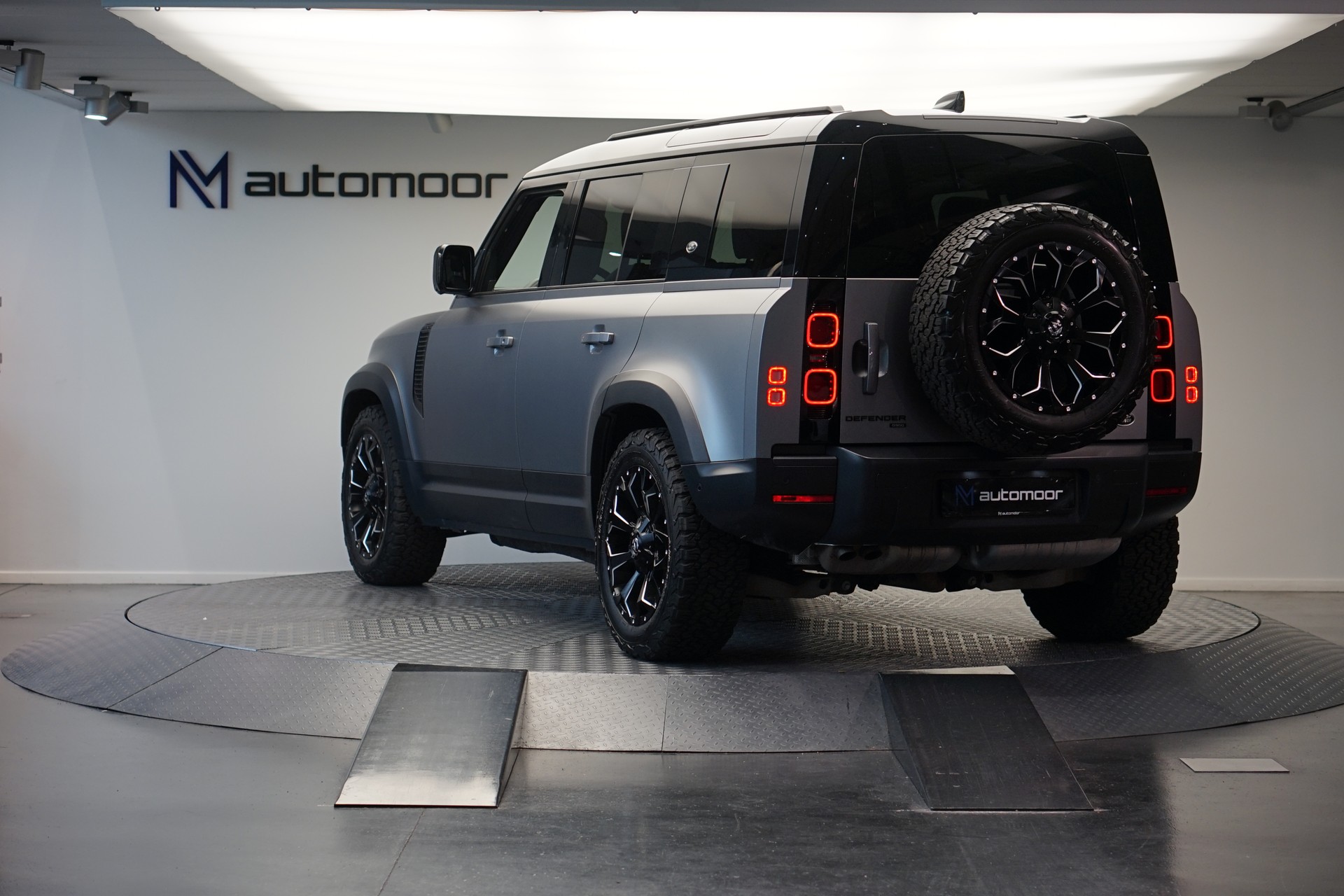 LAND ROVER Defender 110 3.0 D I6 300 HSE AWD AT8 *Fuel Offroad Felgen* *CH-Fahrzeug* *Approved Garantie*-image-6