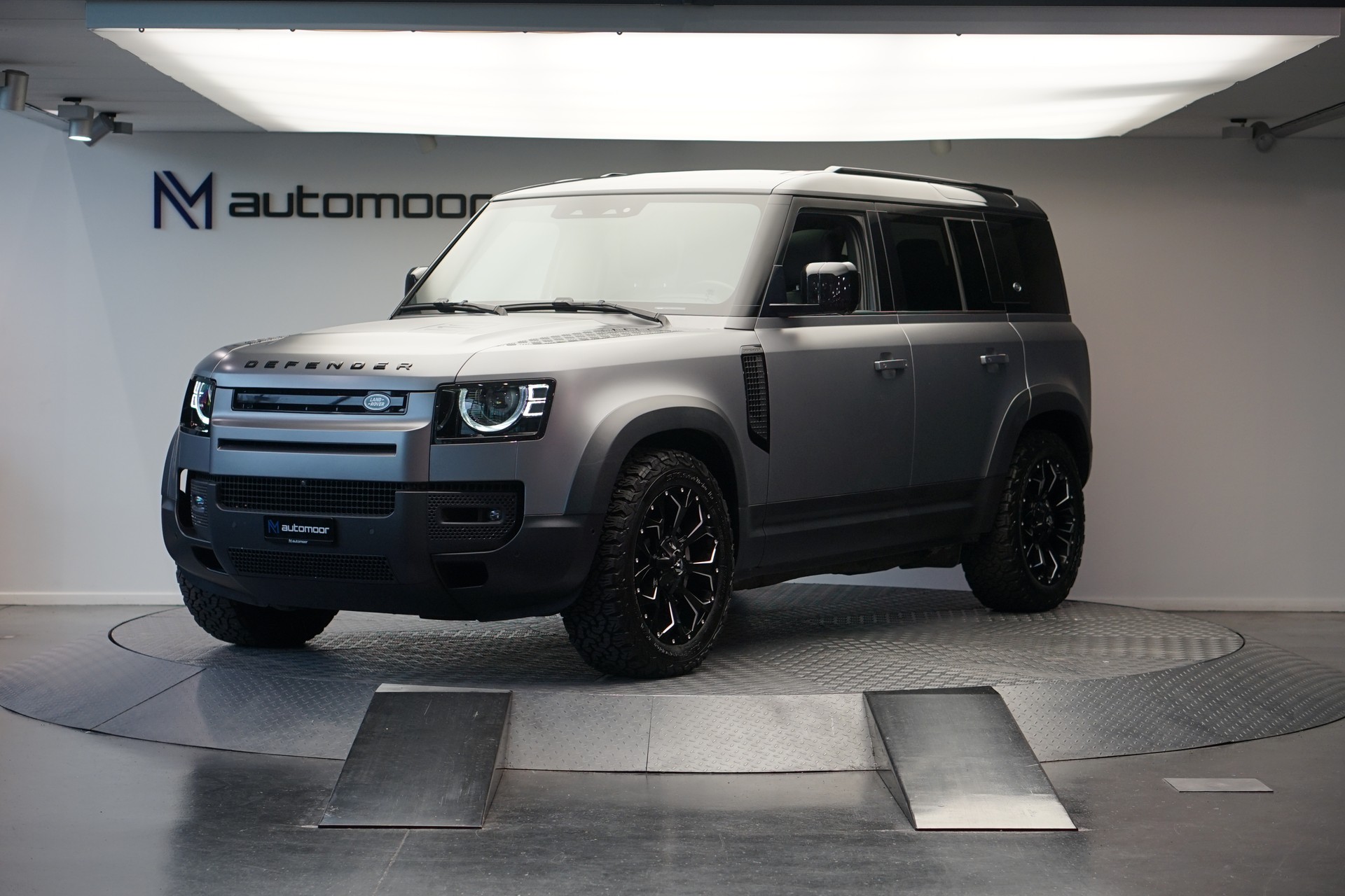 LAND ROVER Defender 110 3.0 D I6 300 HSE AWD AT8 *Fuel Offroad Felgen* *CH-Fahrzeug* *Approved Garantie*
