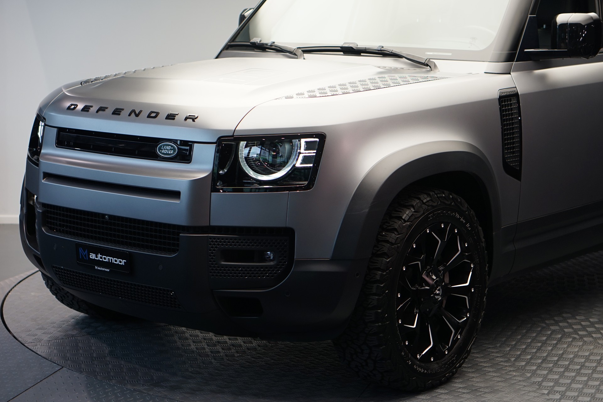 LAND ROVER Defender 110 3.0 D I6 300 HSE AWD AT8 *Fuel Offroad Felgen* *CH-Fahrzeug* *Approved Garantie*-image-32