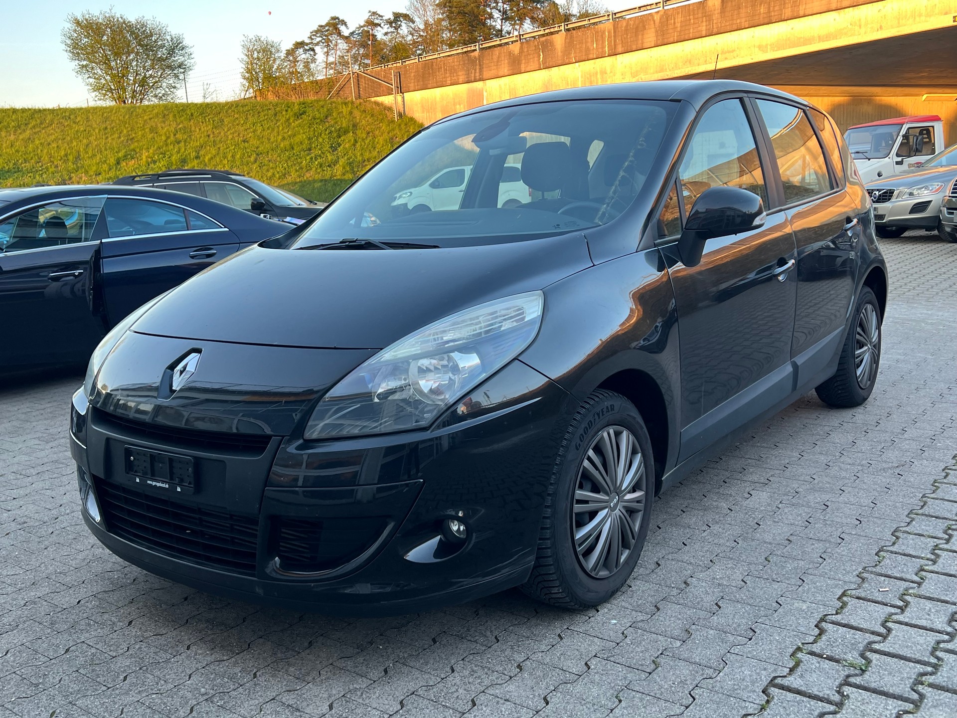 RENAULT Scénic 1.5 dCi Expression-image-0